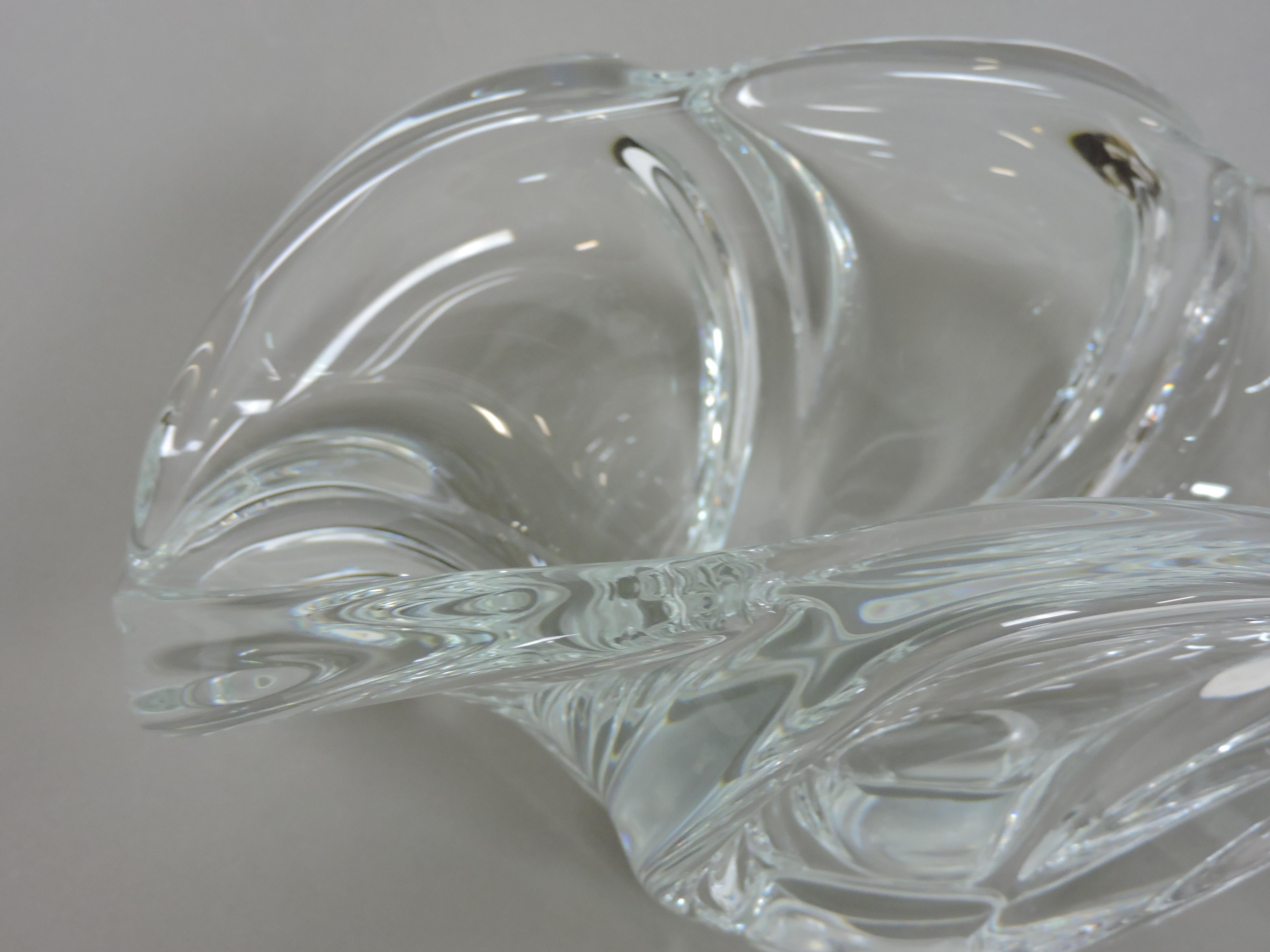 Français Art Vannes France Mid Century Modern Freeform Art Glass Clear Crystal Bowl (bol en cristal transparent) en vente