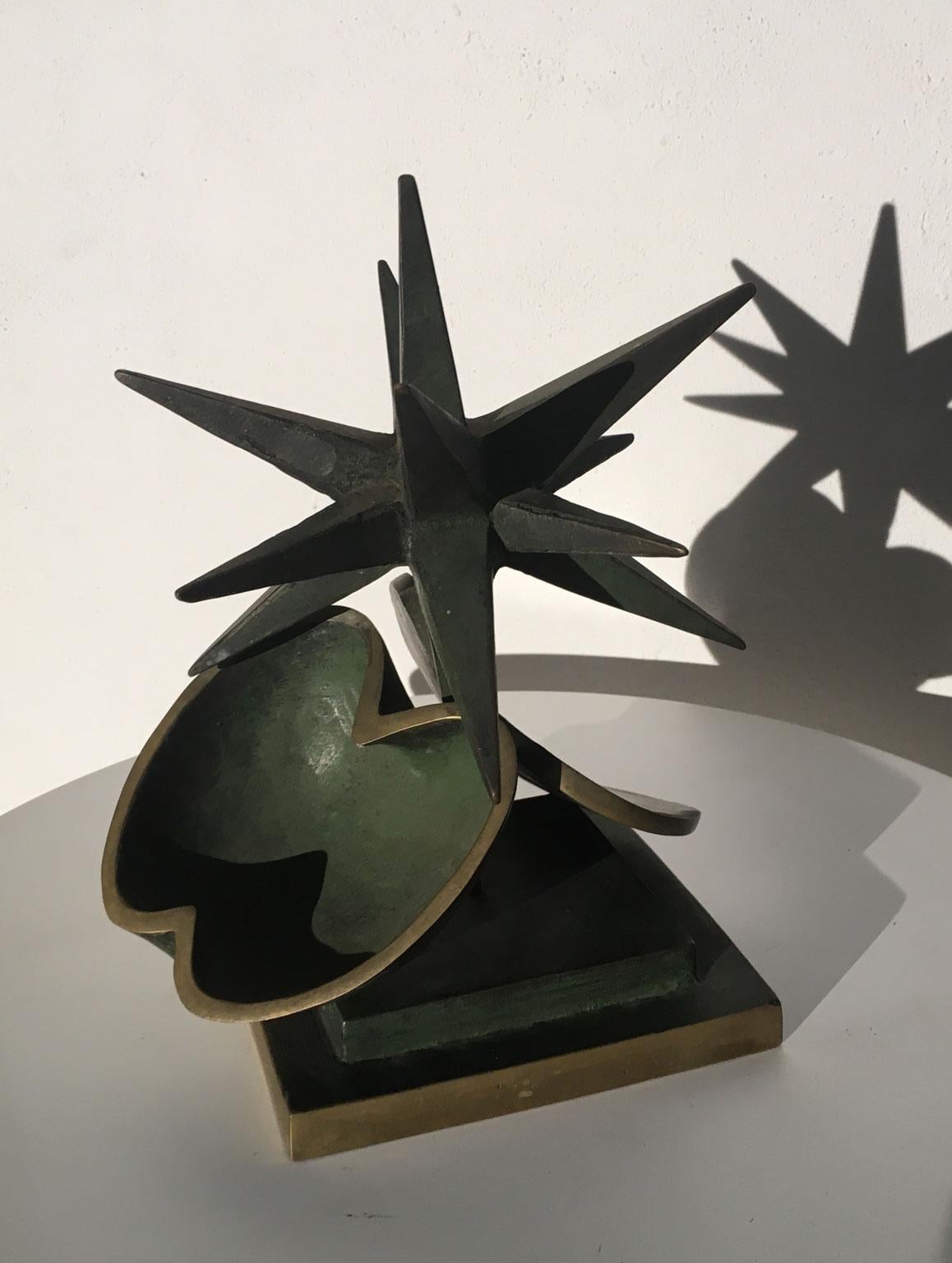 1980 Stern mit Apfel von Vanni Viviani  Abstrakte Skulptur aus Bronze, Italien im Angebot 10