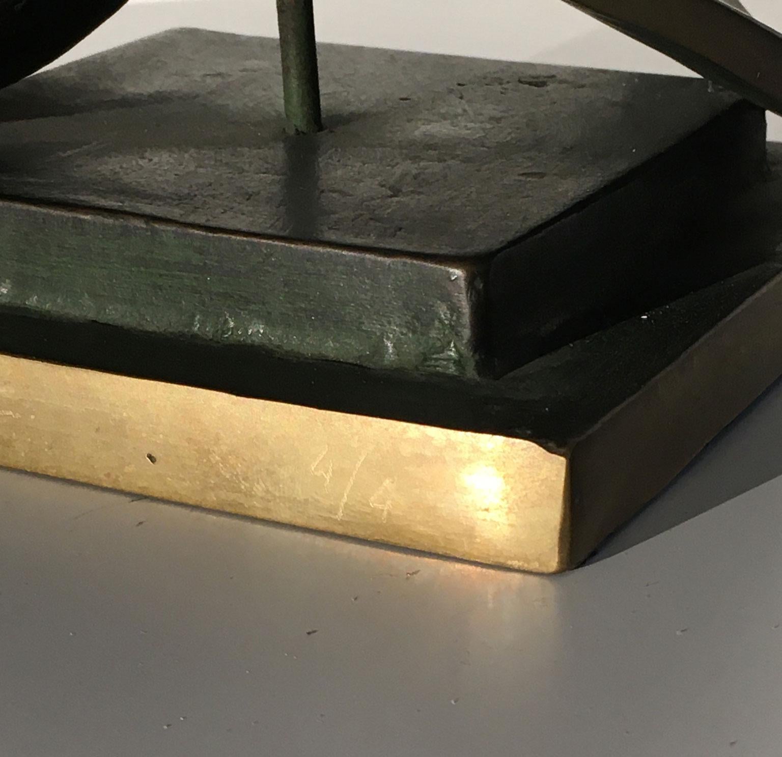 1980 Stern mit Apfel von Vanni Viviani  Abstrakte Skulptur aus Bronze, Italien im Angebot 13