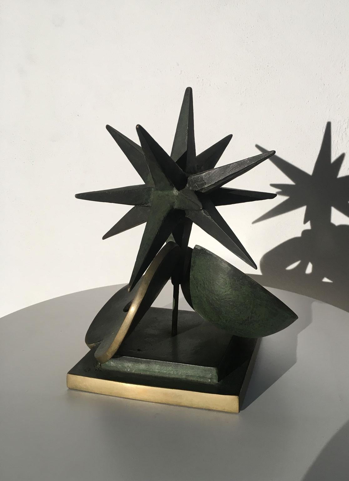 1980 Stern mit Apfel von Vanni Viviani  Abstrakte Skulptur aus Bronze, Italien im Angebot 19
