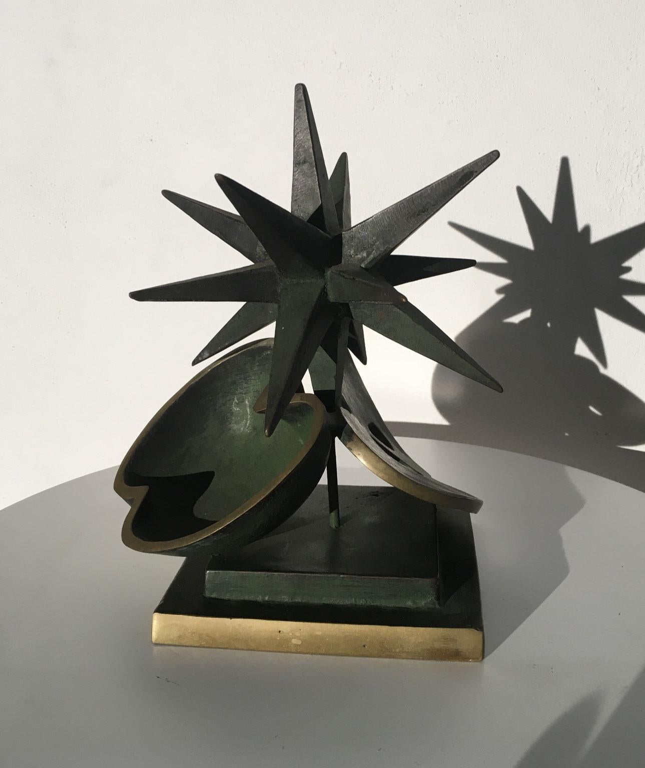 1980 Stern mit Apfel von Vanni Viviani  Abstrakte Skulptur aus Bronze, Italien im Angebot 3