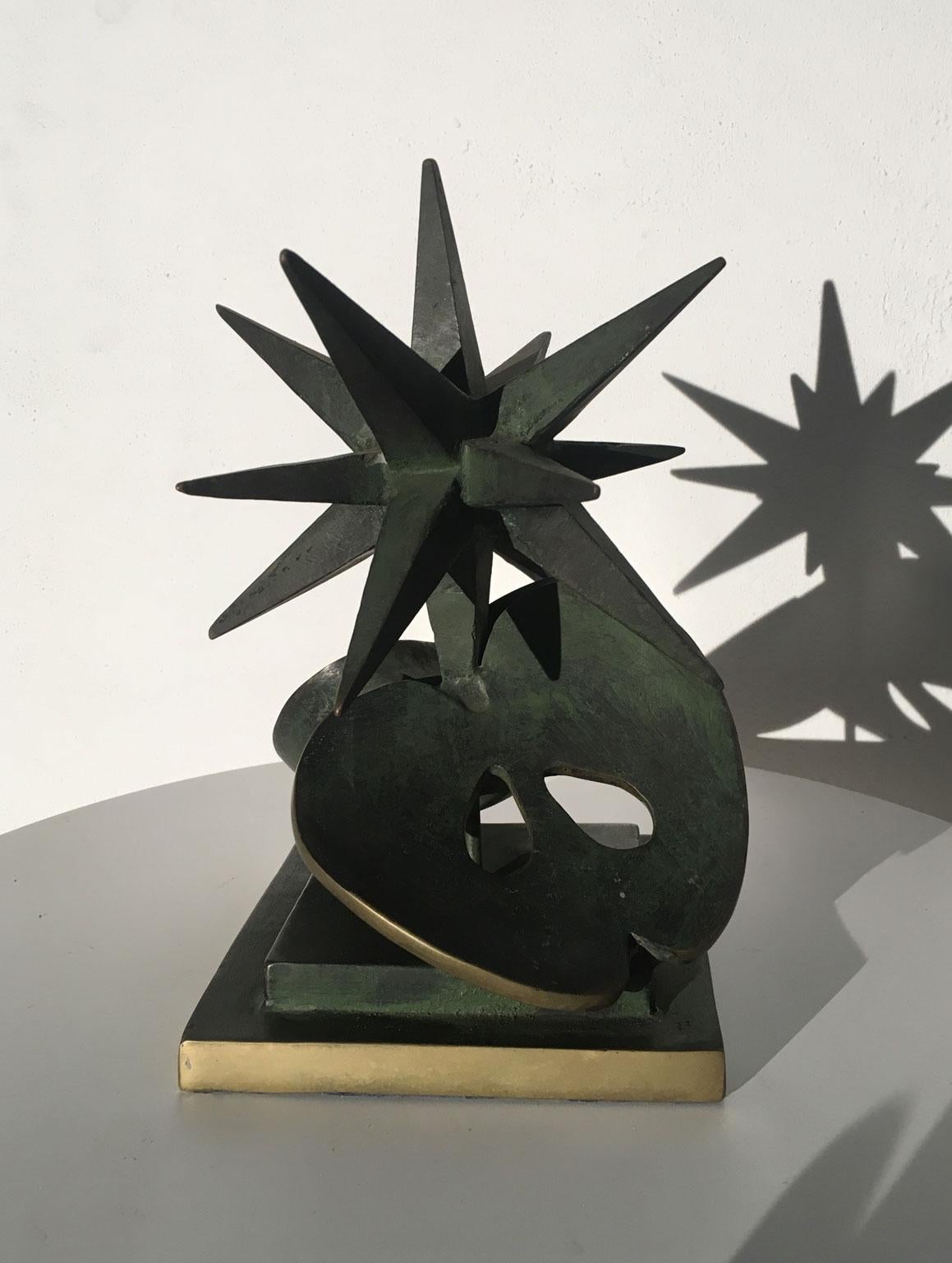 1980 Stern mit Apfel von Vanni Viviani  Abstrakte Skulptur aus Bronze, Italien im Angebot 5
