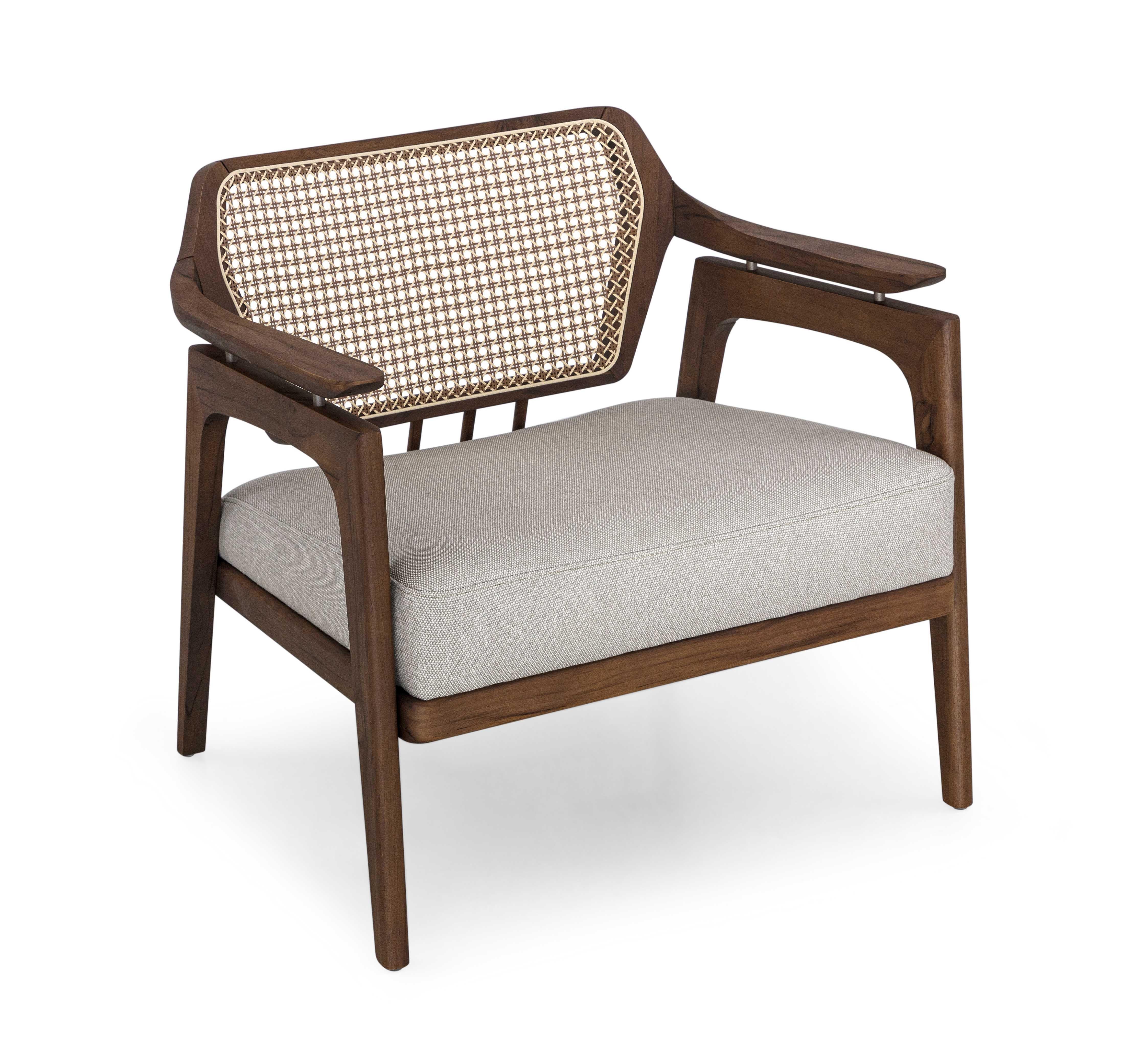 Modern Customizable Walnut Armchair with Cane Backrest and Beige Cushion – Vanno Line For Sale