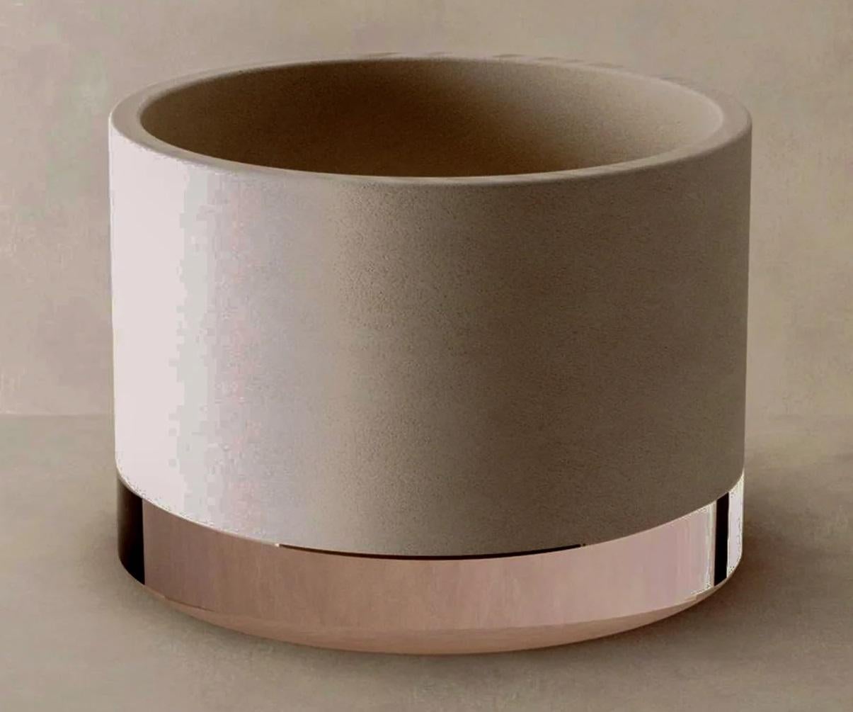 Vano Model 2 Pink Objects for Objects by Eter Design
Un pezzo unico.
Dimensioni: Ø 25,4 x H. 17,8 cm.
Materiali: Argilla.

Sostenibile - Eco-friendly. Realizzato a mano. Ogni pezzo può variare leggermente in termini di colore, dimensioni,