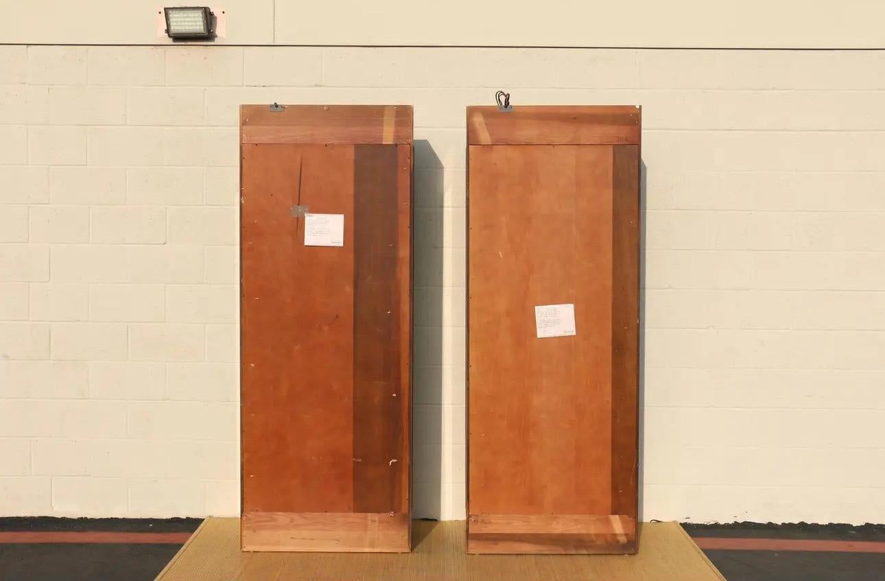 Vantage Pair of Campaign Style Curio Display Cabinets by Henredon In Good Condition For Sale In North Hollywood, CA