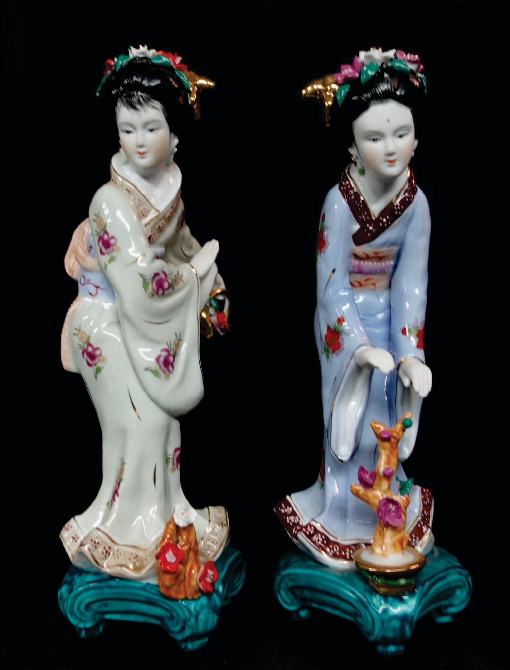 Una bella e ben fatta coppia di statue di geisha giapponese Vantage. 
Sono vecchi, ma ancora in condizioni nuove nel magazzino.


 