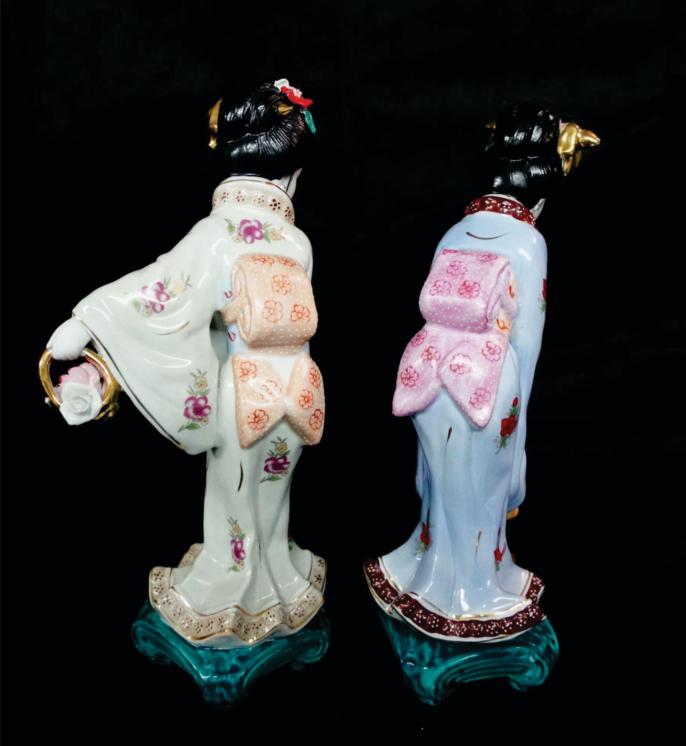 Fatto a mano Vantage Coppia di statue di geisha giapponese #2 in vendita