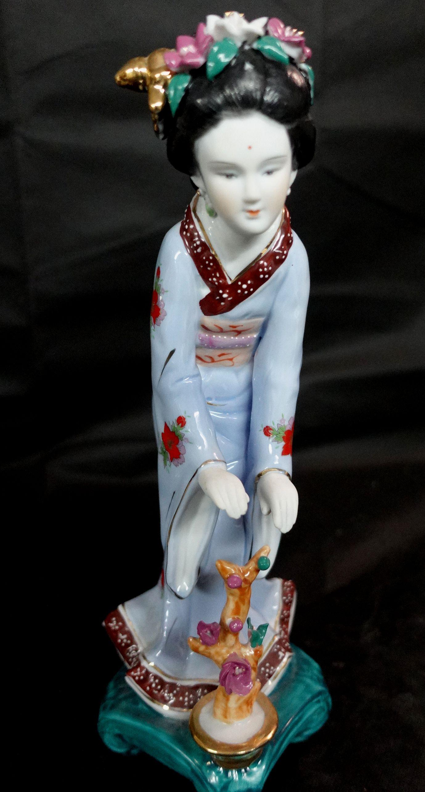 20th Century Vantage Pair of Japanese Geisha Statues For Sale