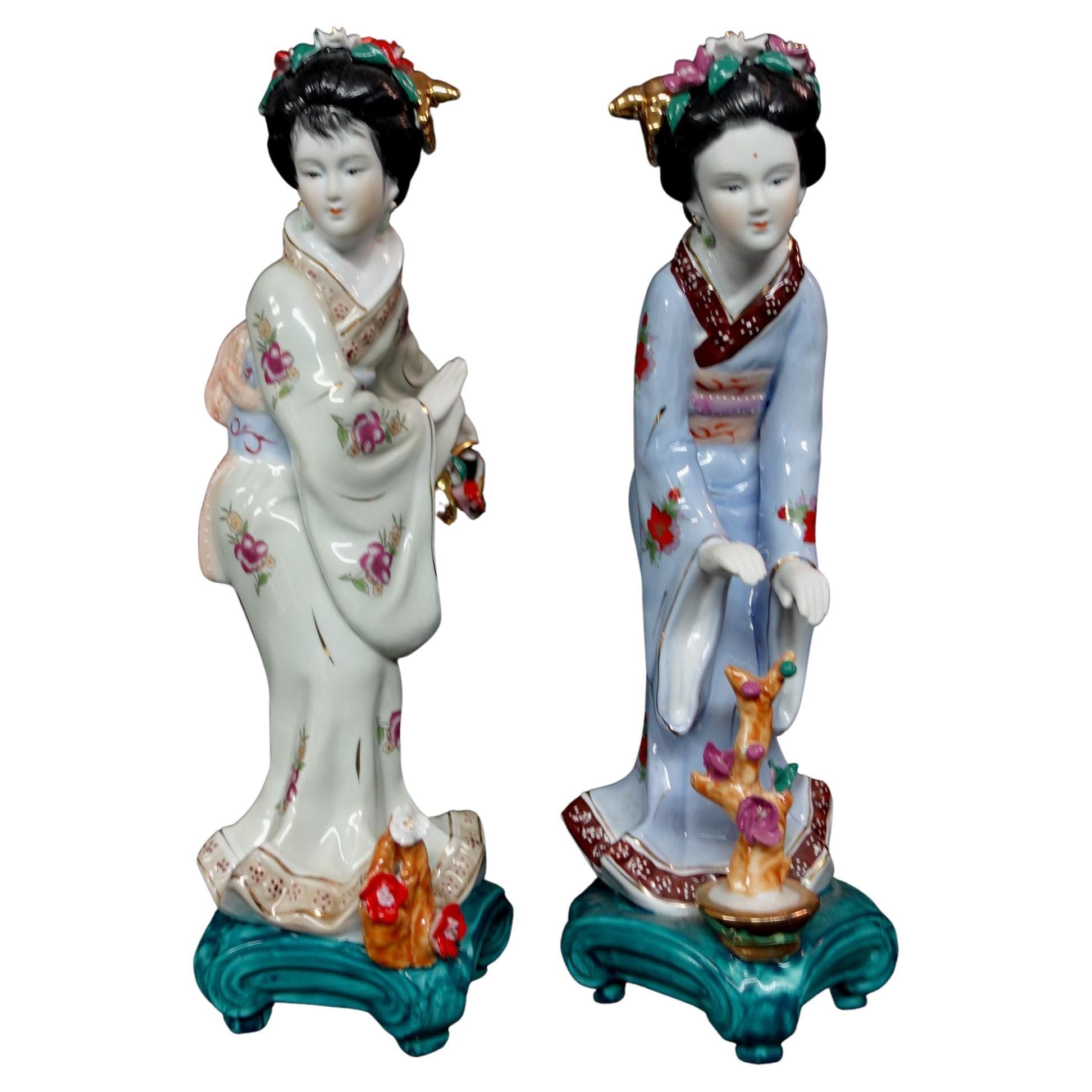 Vantage Pair of Japanese Geisha Statues For Sale