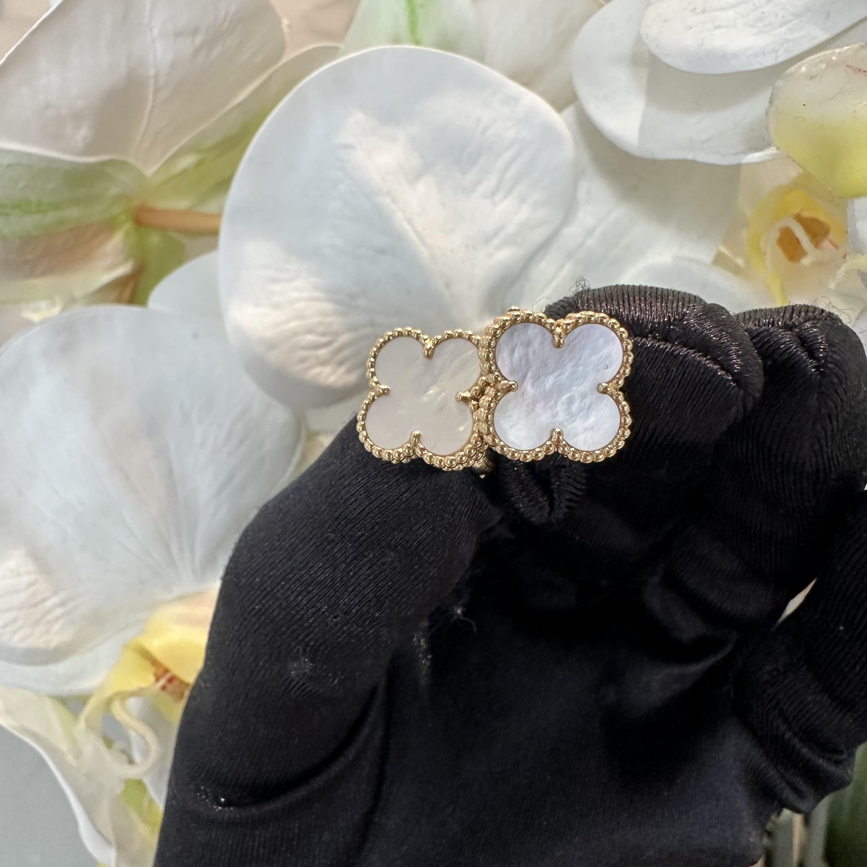 VanVan Cleef & Arpels Vintage Alhambra Perlmutt-Ohrringe 18k Gelbgold, Ohrringe im Zustand „Hervorragend“ in Miami, FL