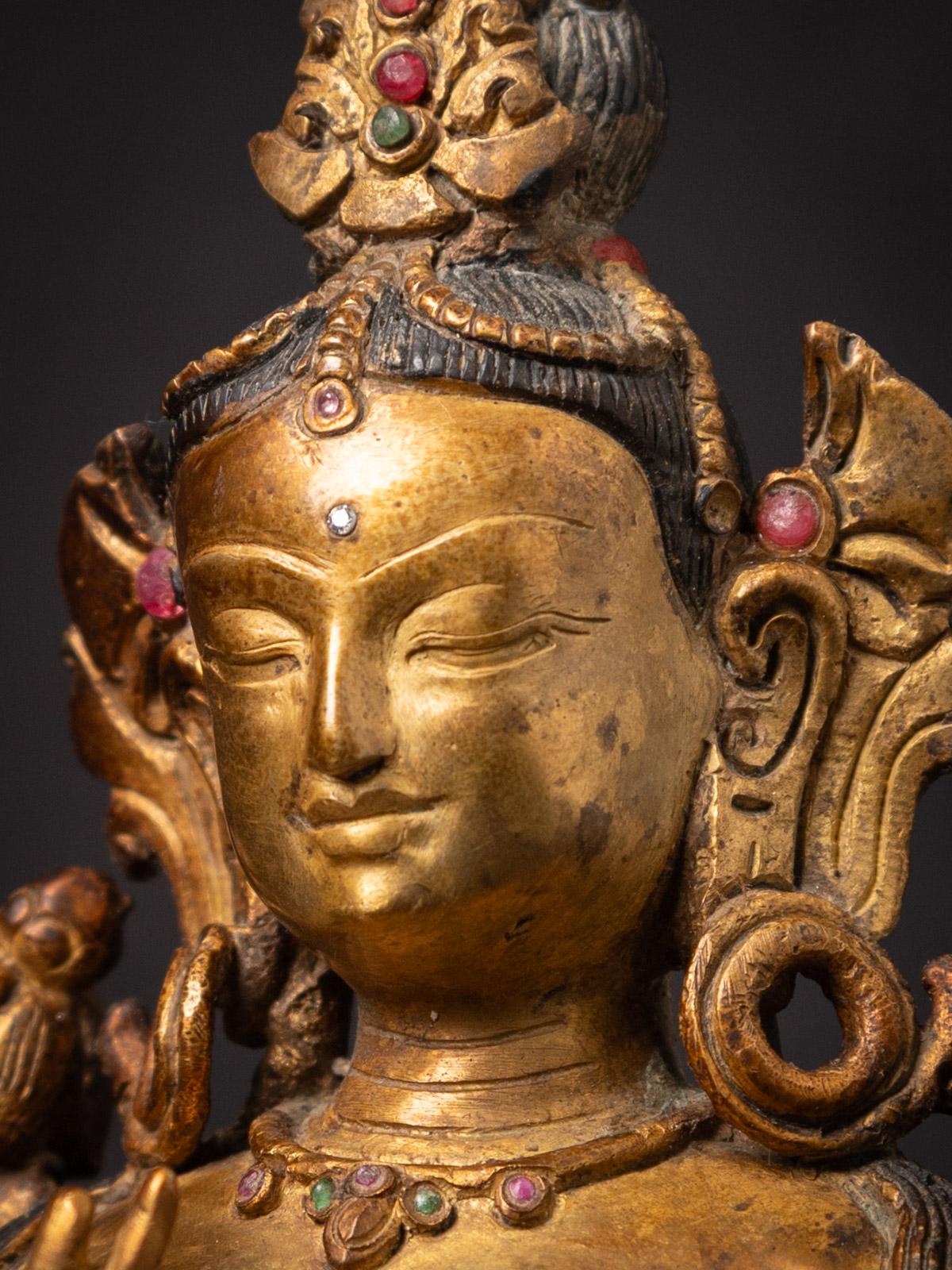 Varada mudra statue Basundhara népalaise en bronze ancien du Népal en vente 5
