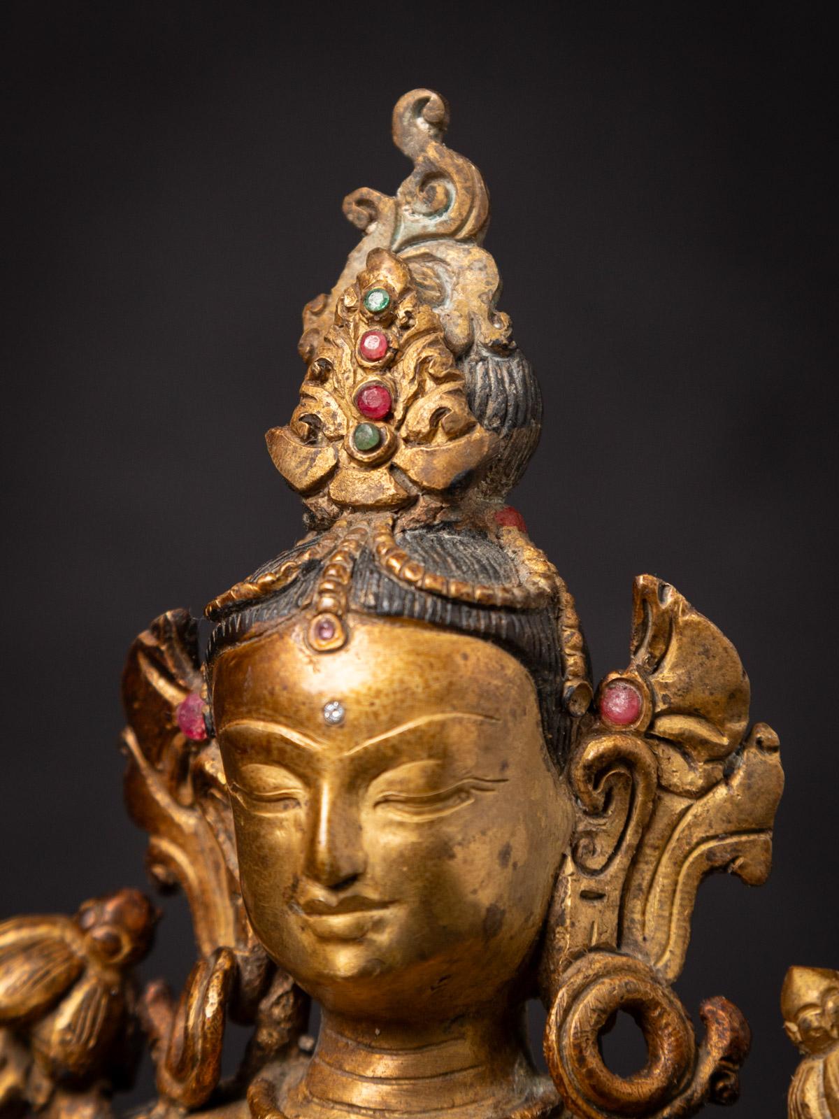 Varada mudra statue Basundhara népalaise en bronze ancien du Népal en vente 7