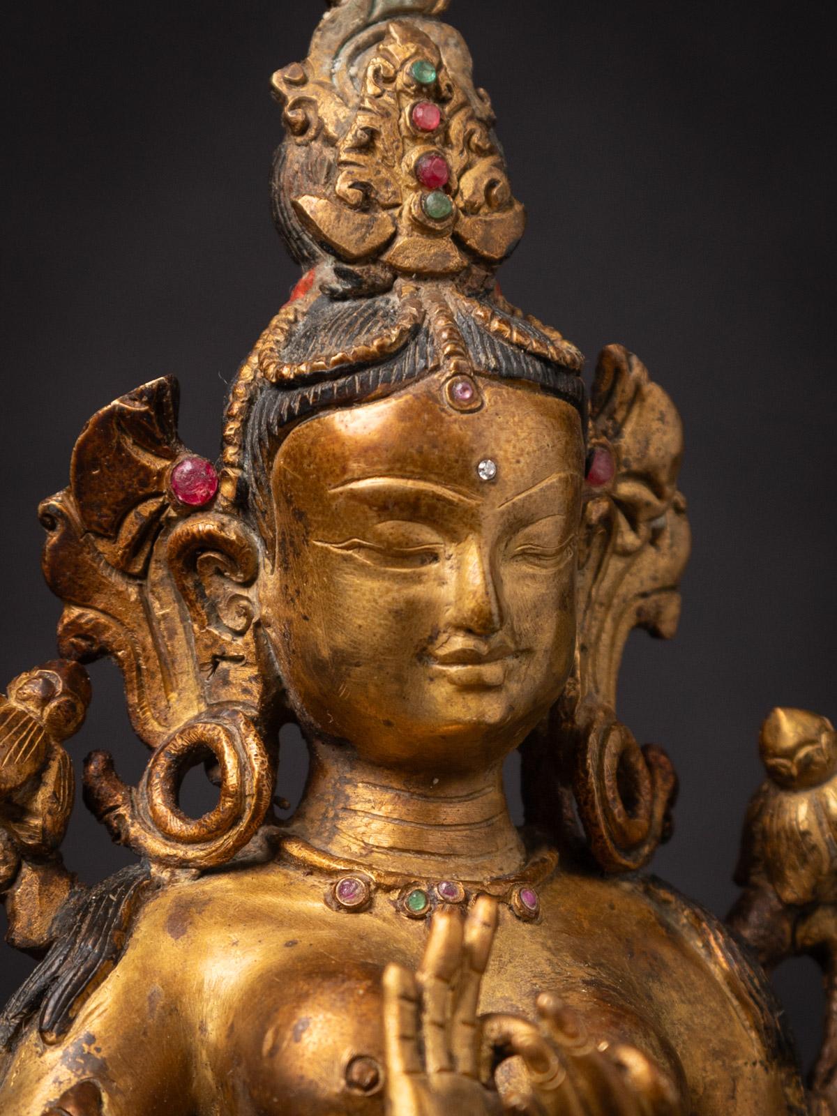 Varada mudra statue Basundhara népalaise en bronze ancien du Népal en vente 1