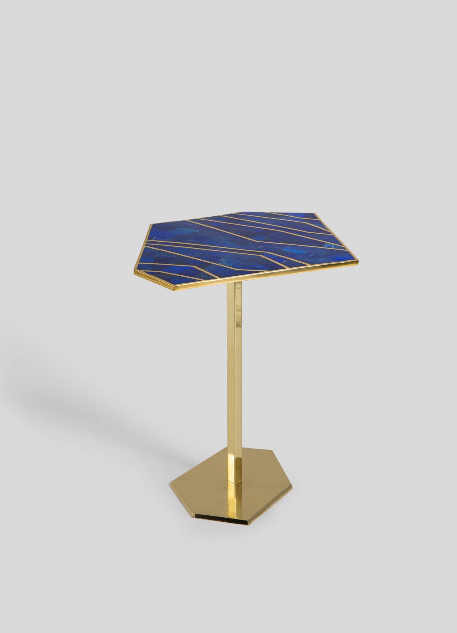 Indiano Tavolino blu Varanasi piccolo in ottone e pietra semipreziosa in vendita