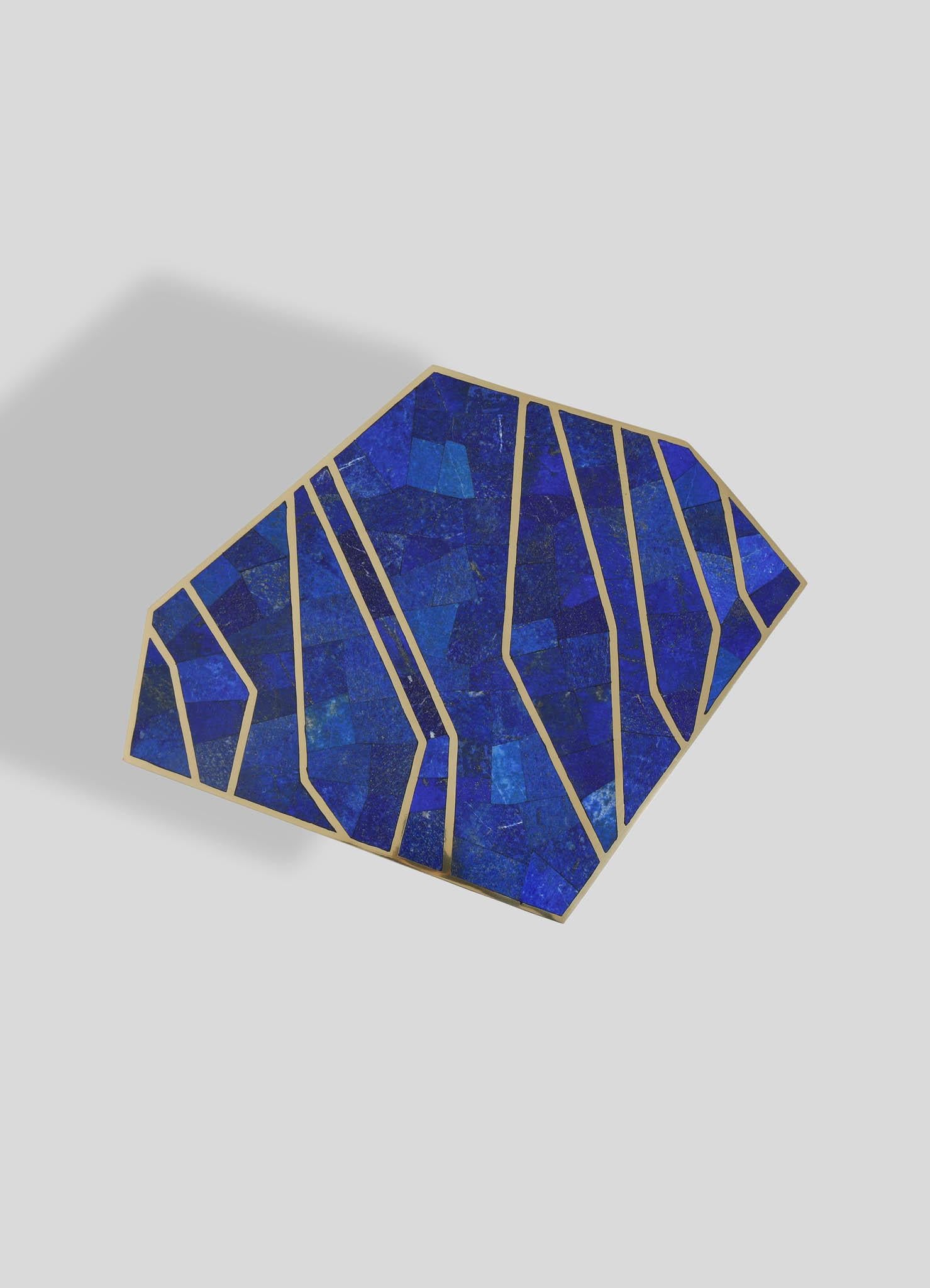 Calco Tavolino blu Varanasi piccolo in ottone e pietra semipreziosa in vendita