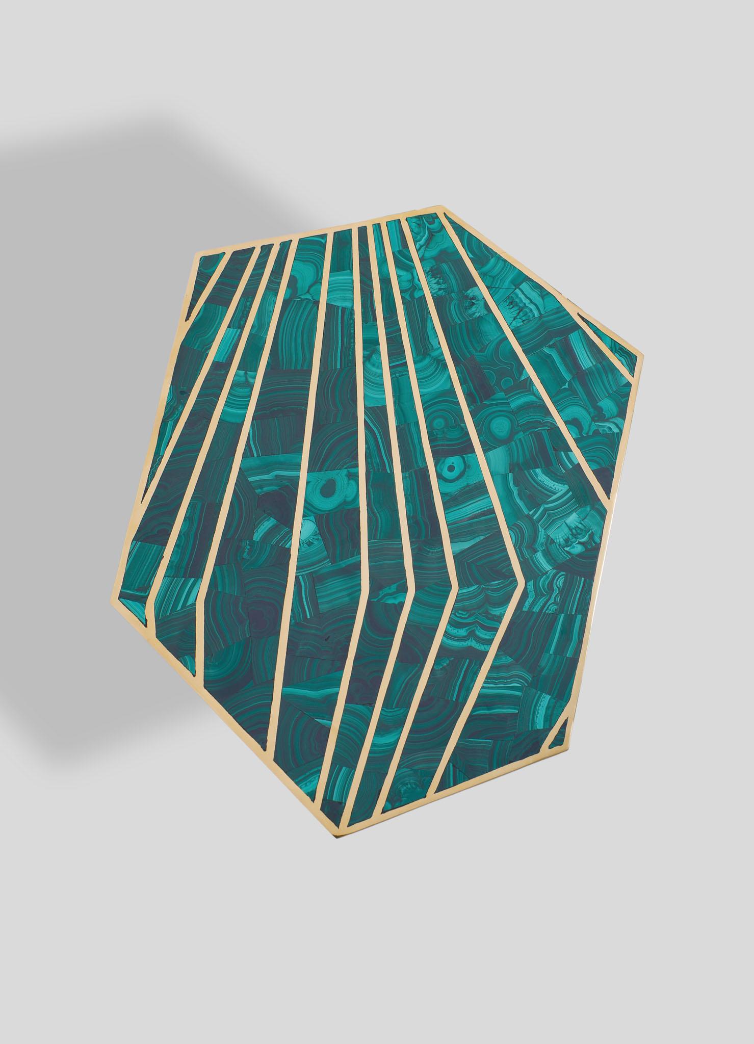 Moulage Grande table d'appoint Jaipur en laiton Viya de Vikram Goyal en vente