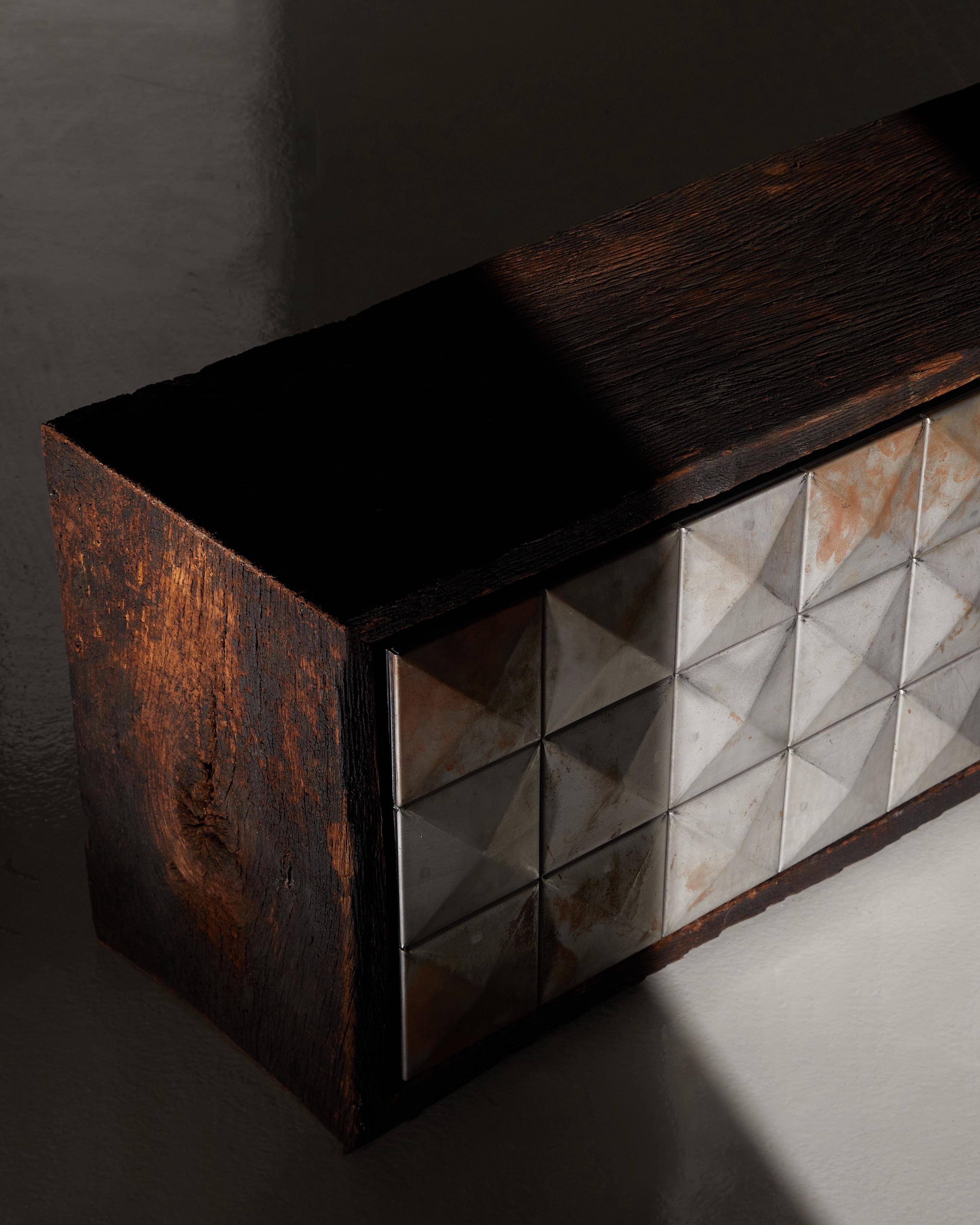 Varel Lowboard in Historic Oak, Raw Steel & Oak Veneer by Heilig Objects In New Condition For Sale In Geneve, CH