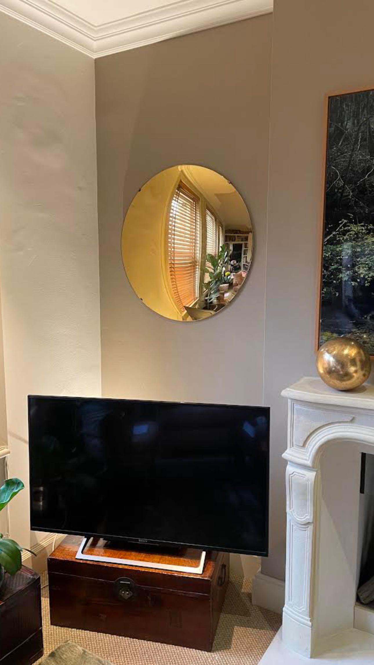 Contemporary Varenna 24 Ct Verre Eglomisé Red Gold Diameter Convex Mirror - 100 cm diameter. For Sale