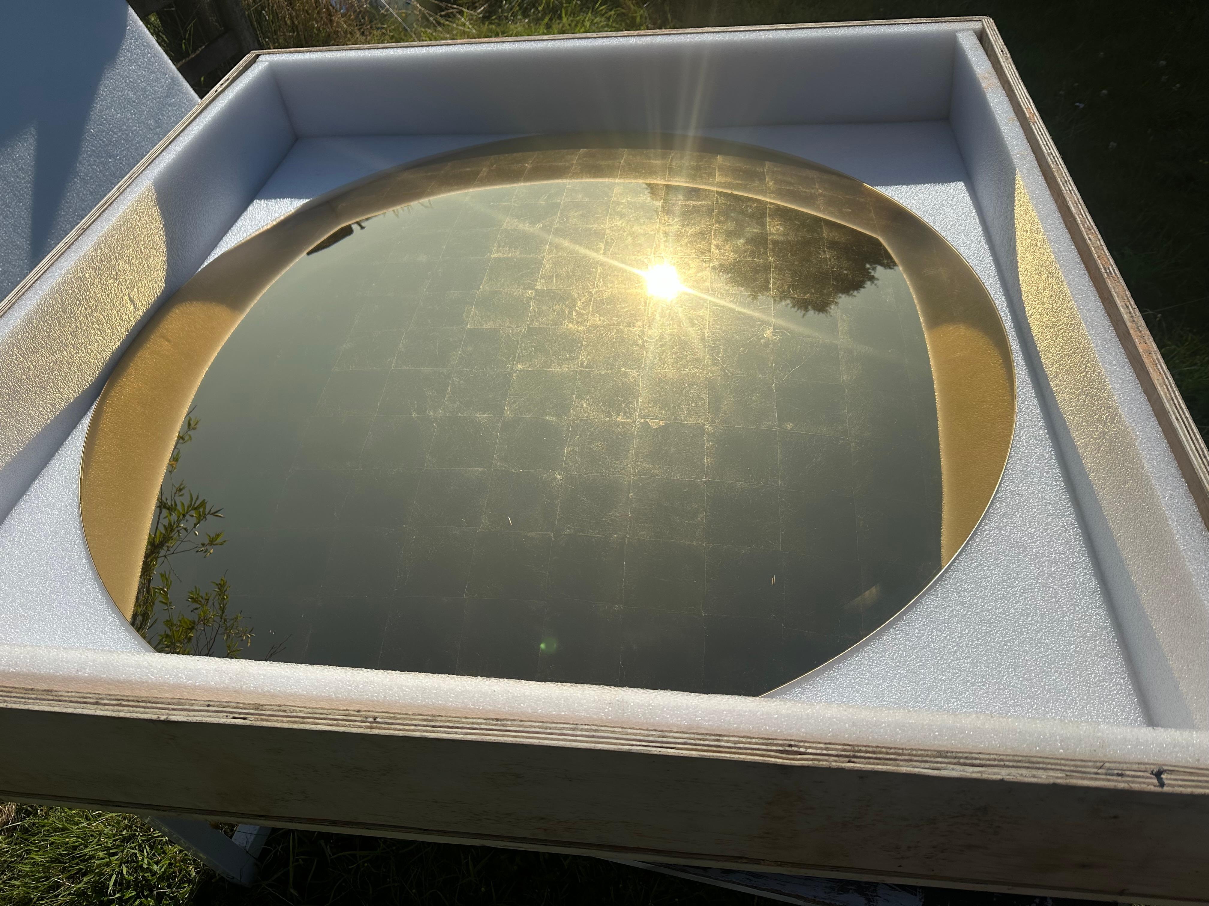 Varenna 24 Ct Verre Eglomisé Red Gold Diameter Convex Mirror - 100 cm diameter. For Sale 3