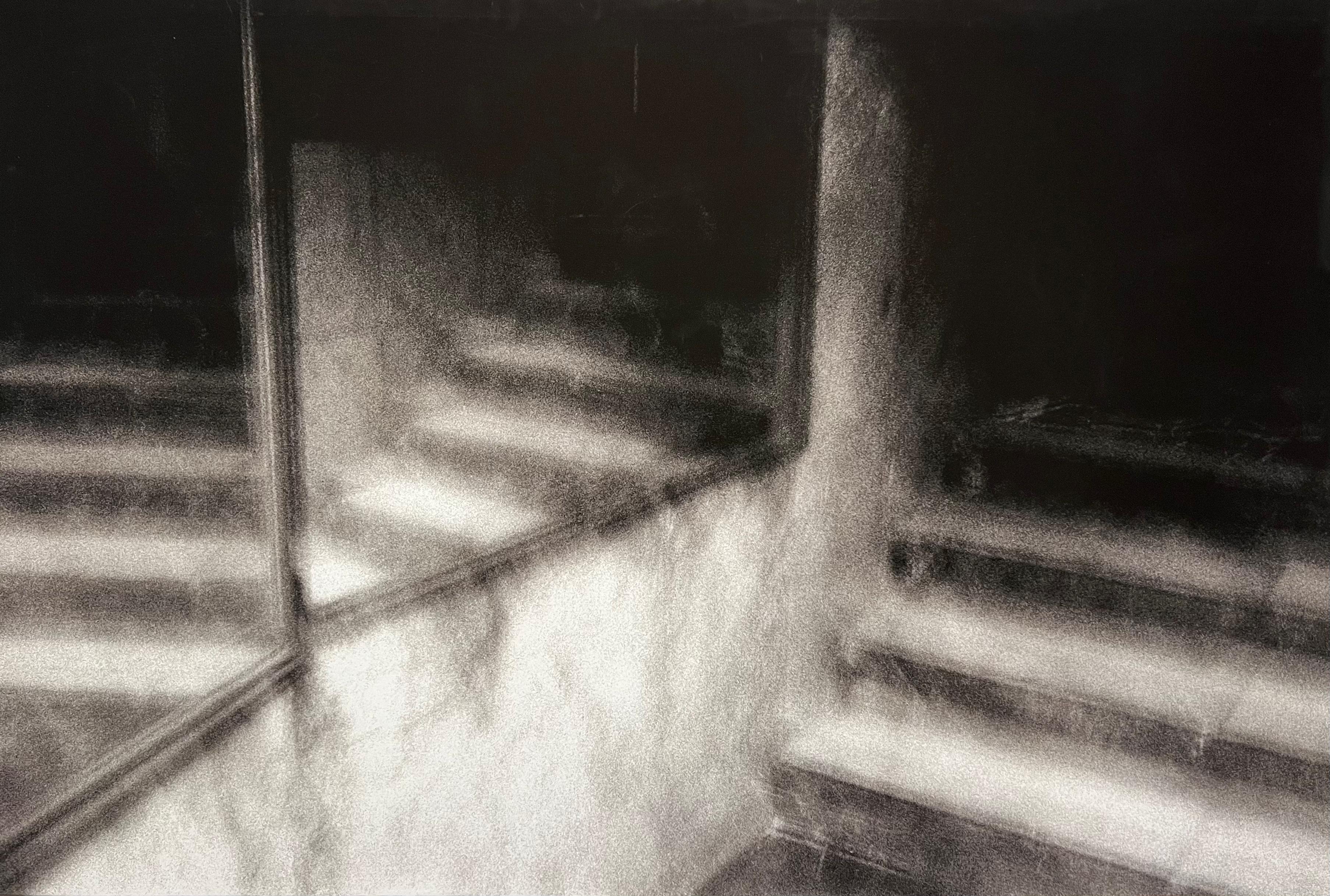 Vari Carames, Treppe aus Baumwollstoff, schwarz-weiß, Spiegel von Licht und Schatten