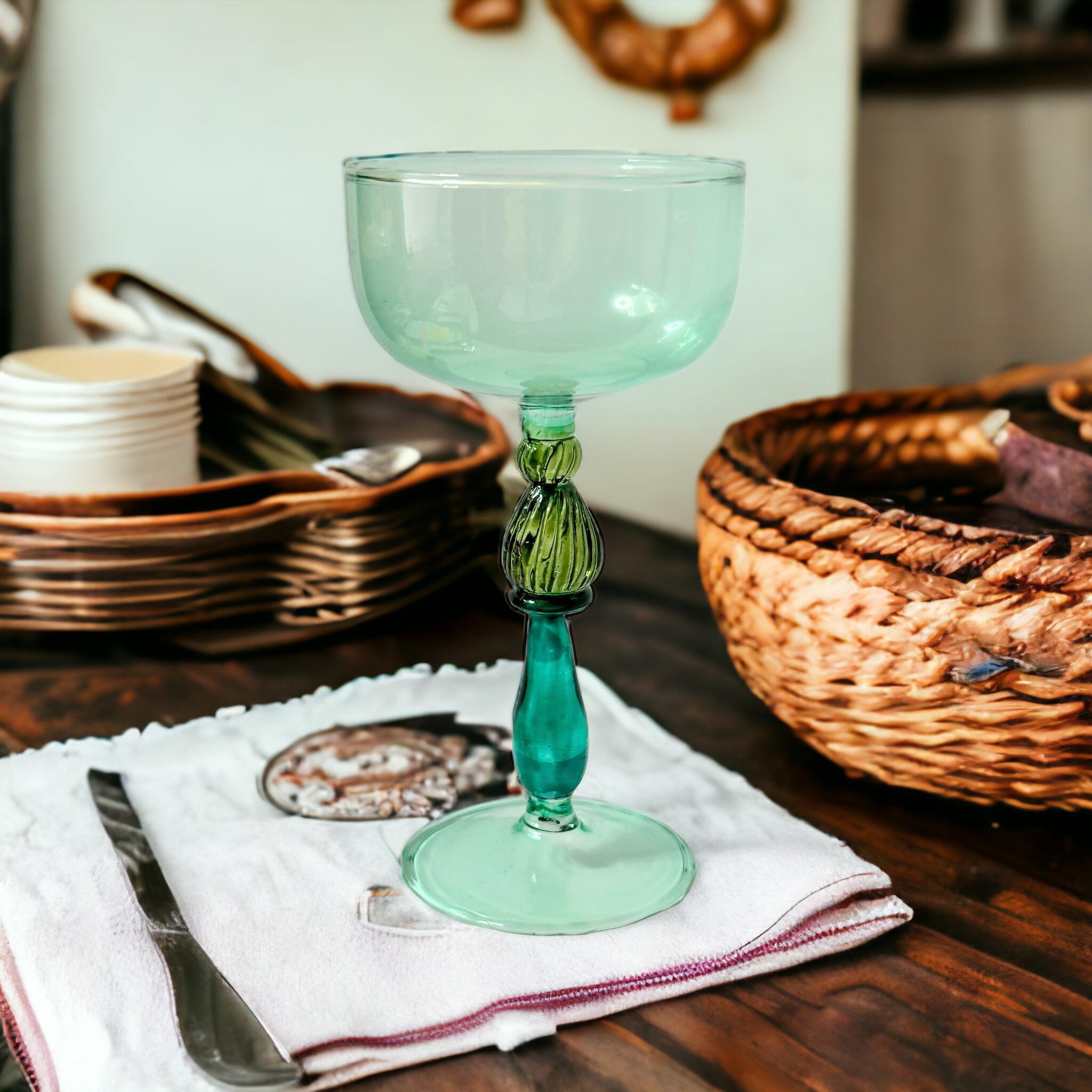 Ein einzelnes schönes Likörglas aus Murano, Italien. Sehr guter, alters- und gebrauchsgerechter Vintage-Zustand. Eine schöne Ergänzung für jeden Tisch, jede Bar oder einfach nur für Ihre Sammlung. Gefunden bei einem Nachlassverkauf in Verona,