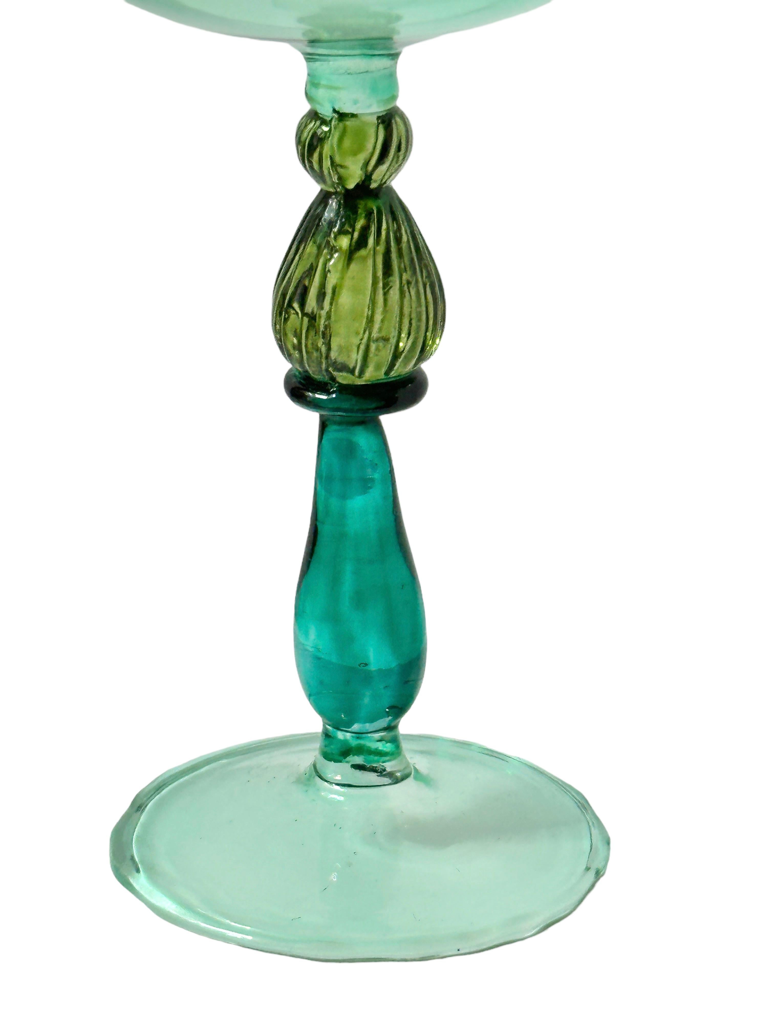 Variationen von grünem Salviati Murano Glas Likör Kelch, Vintage Italien  im Zustand „Gut“ im Angebot in Nuernberg, DE