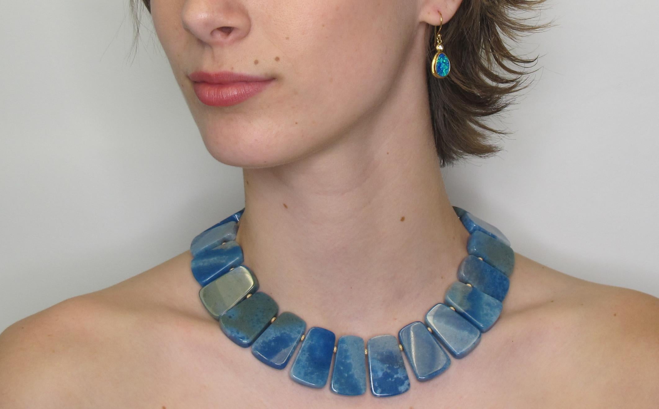 Variegated Blue Quartz and Yellow Gold Collar Necklace In New Condition In Los Angeles, CA