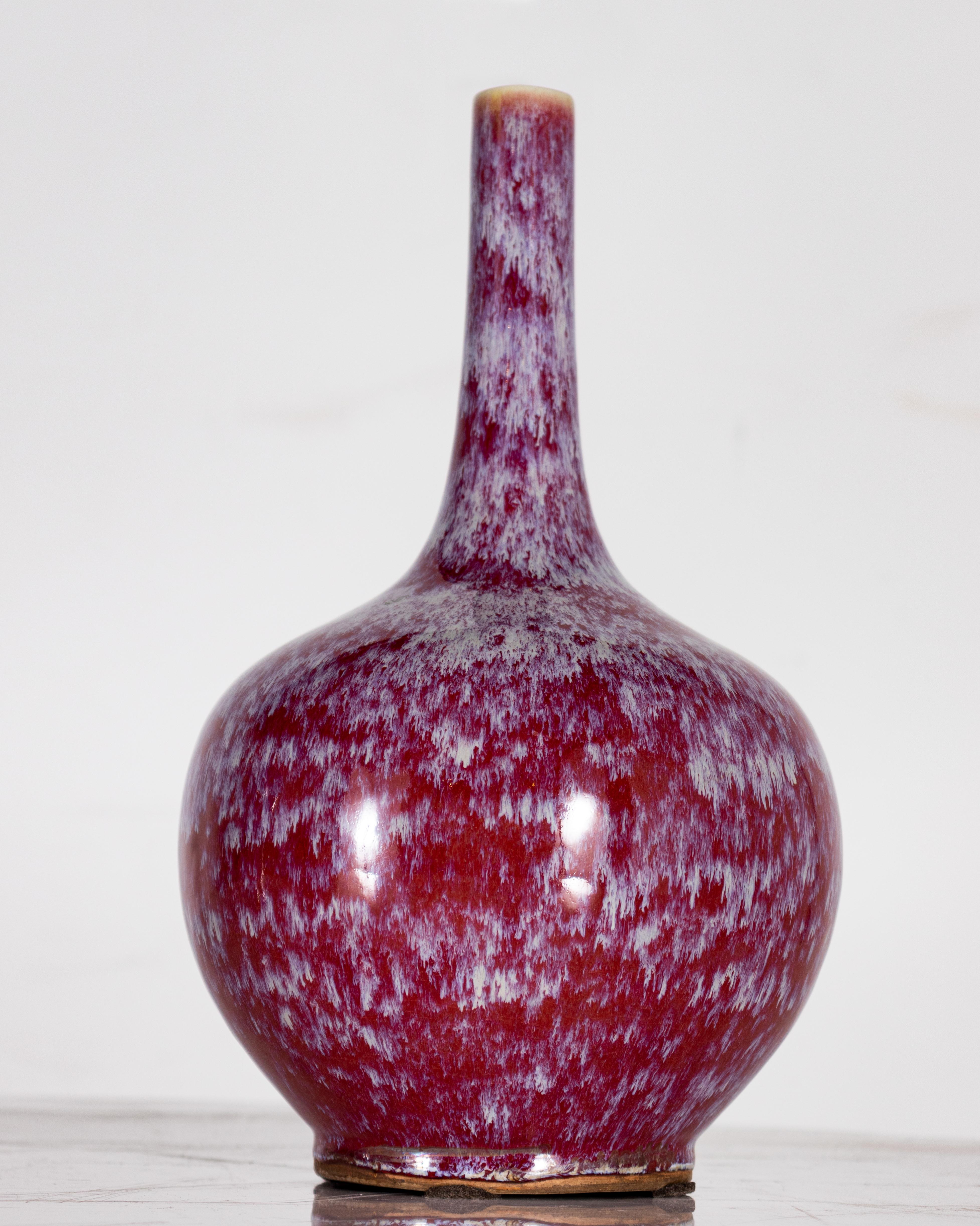 Variegated Oxblood Glaze Chinese Vase In Good Condition For Sale In Dallas, TX