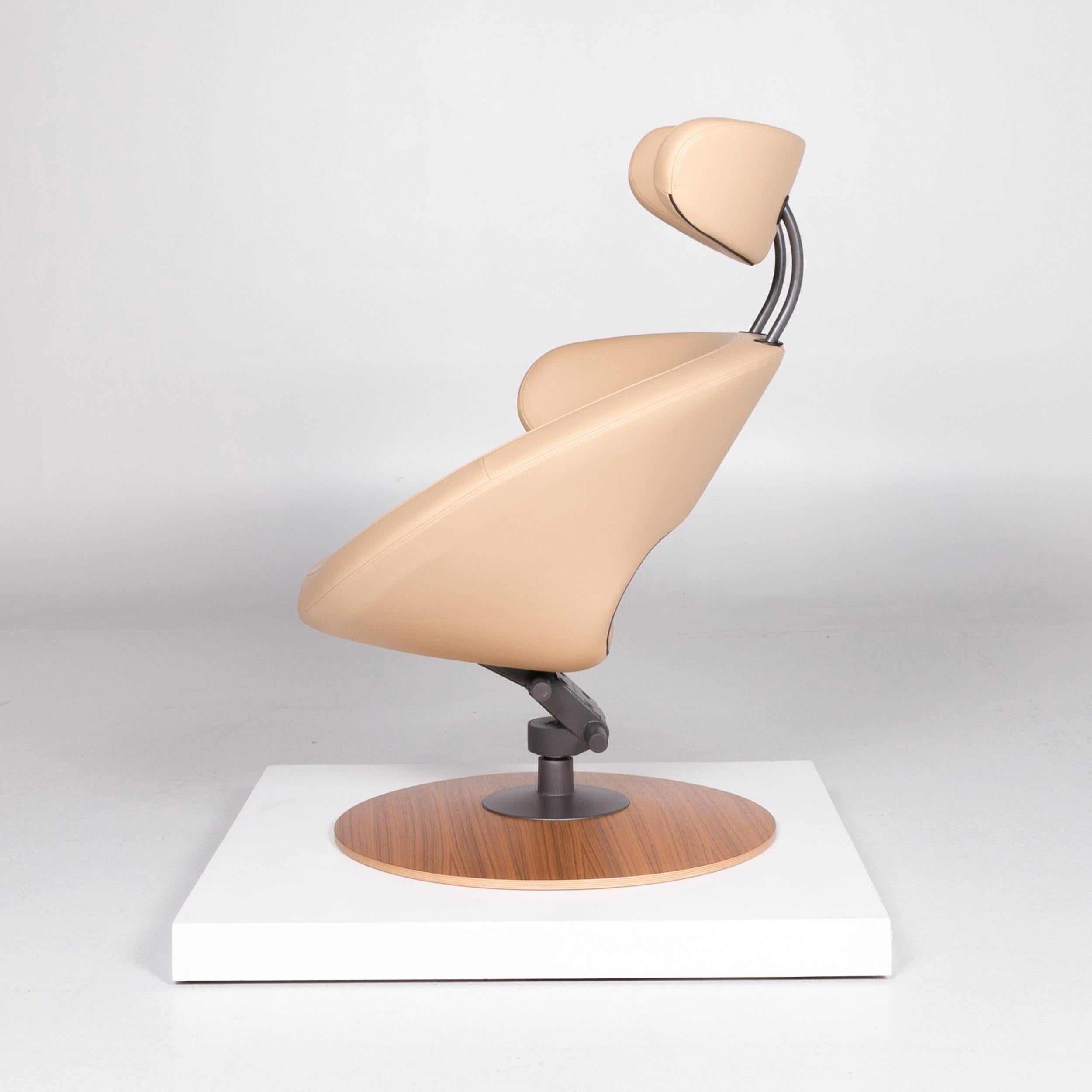 Varier Peel Designer Ledersessel von Olav Eldøy Creme Inklusive Hocker 1