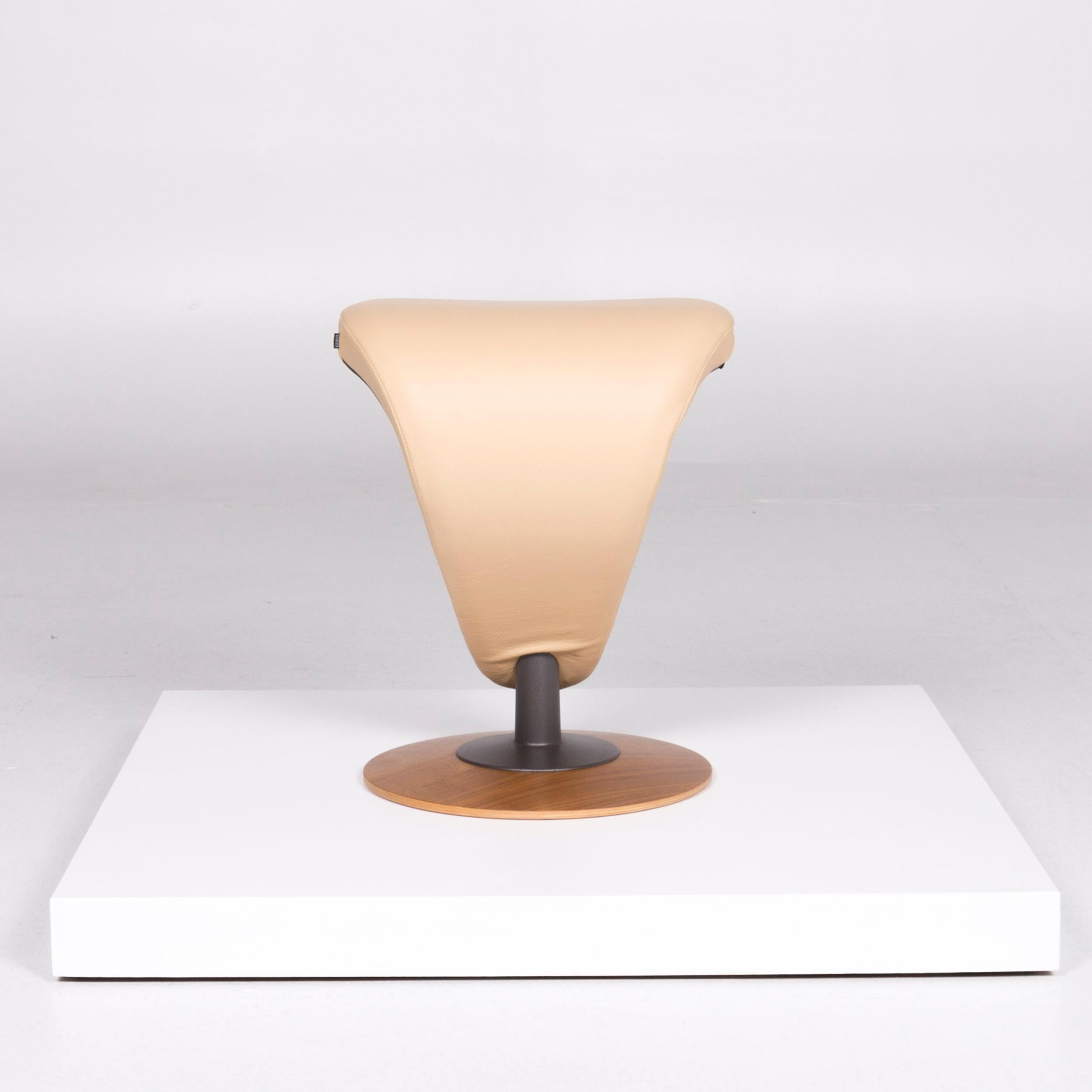 Varier Peel Designer Ledersessel von Olav Eldøy Creme Inklusive Hocker 2