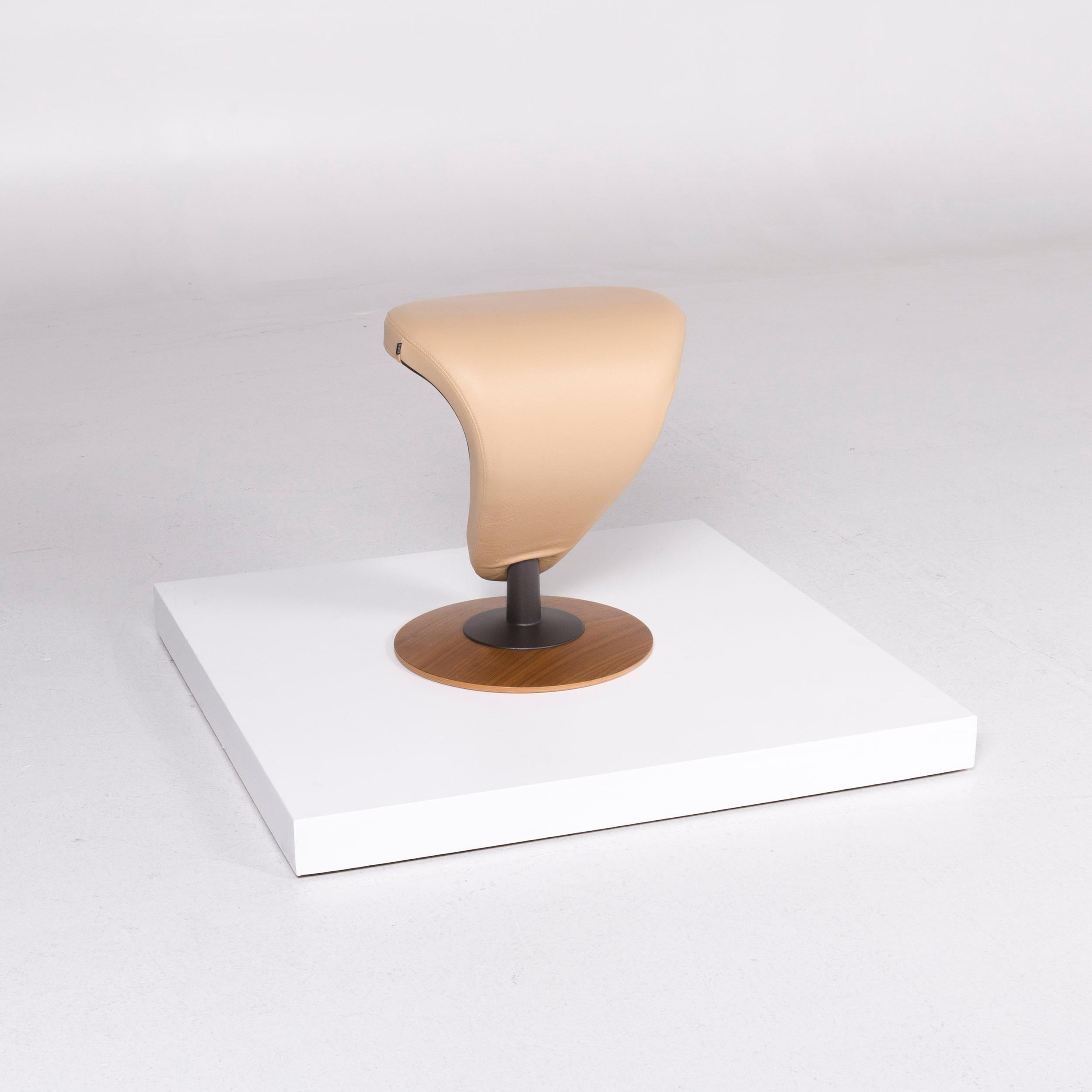 Varier Peel Designer Ledersessel von Olav Eldøy Creme Inklusive Hocker 3