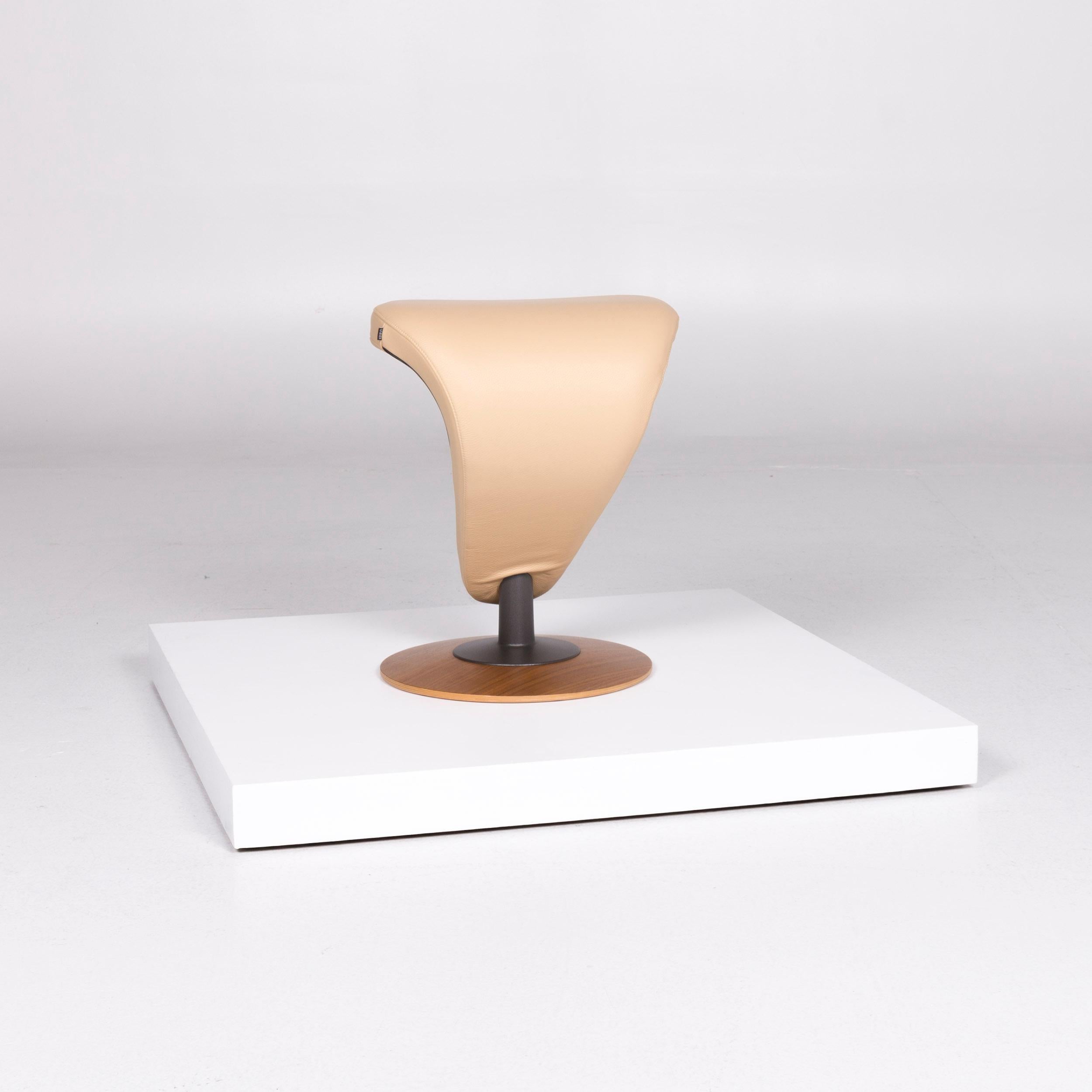 Varier Peel Designer Ledersessel von Olav Eldøy Creme Inklusive Hocker 4