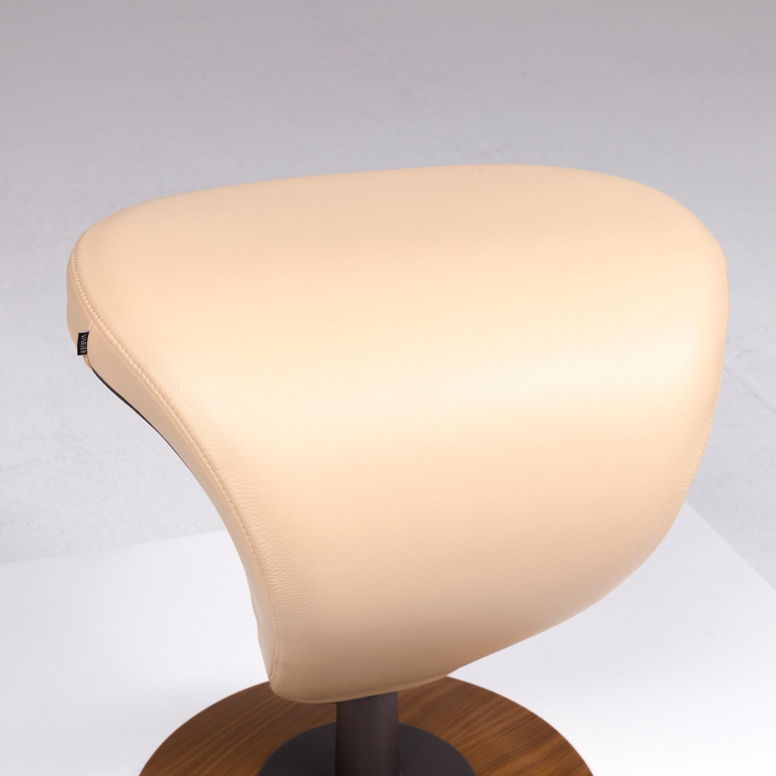 Varier Peel Designer Ledersessel von Olav Eldøy Creme Inklusive Hocker 5