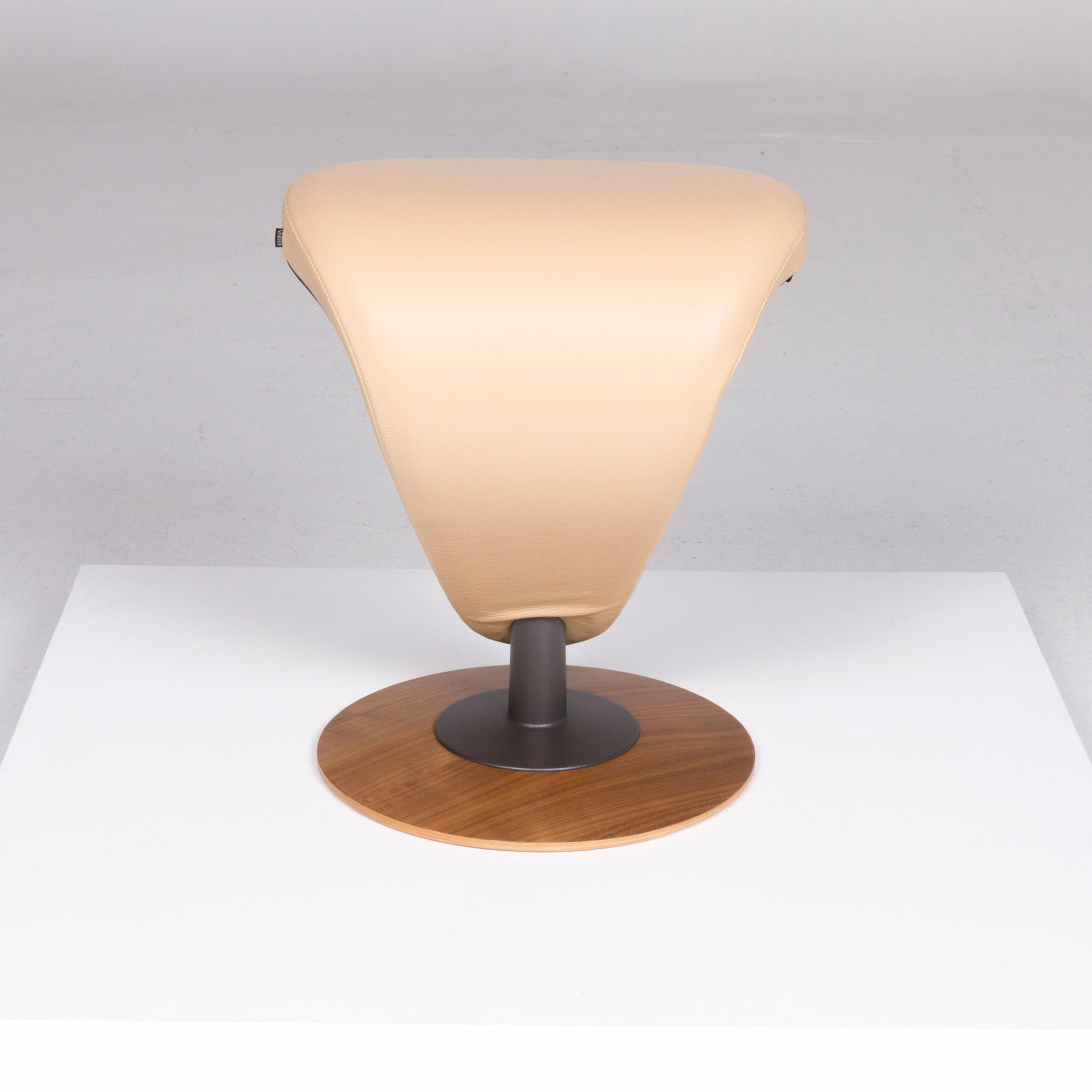 Varier Peel Designer Ledersessel von Olav Eldøy Creme Inklusive Hocker 7