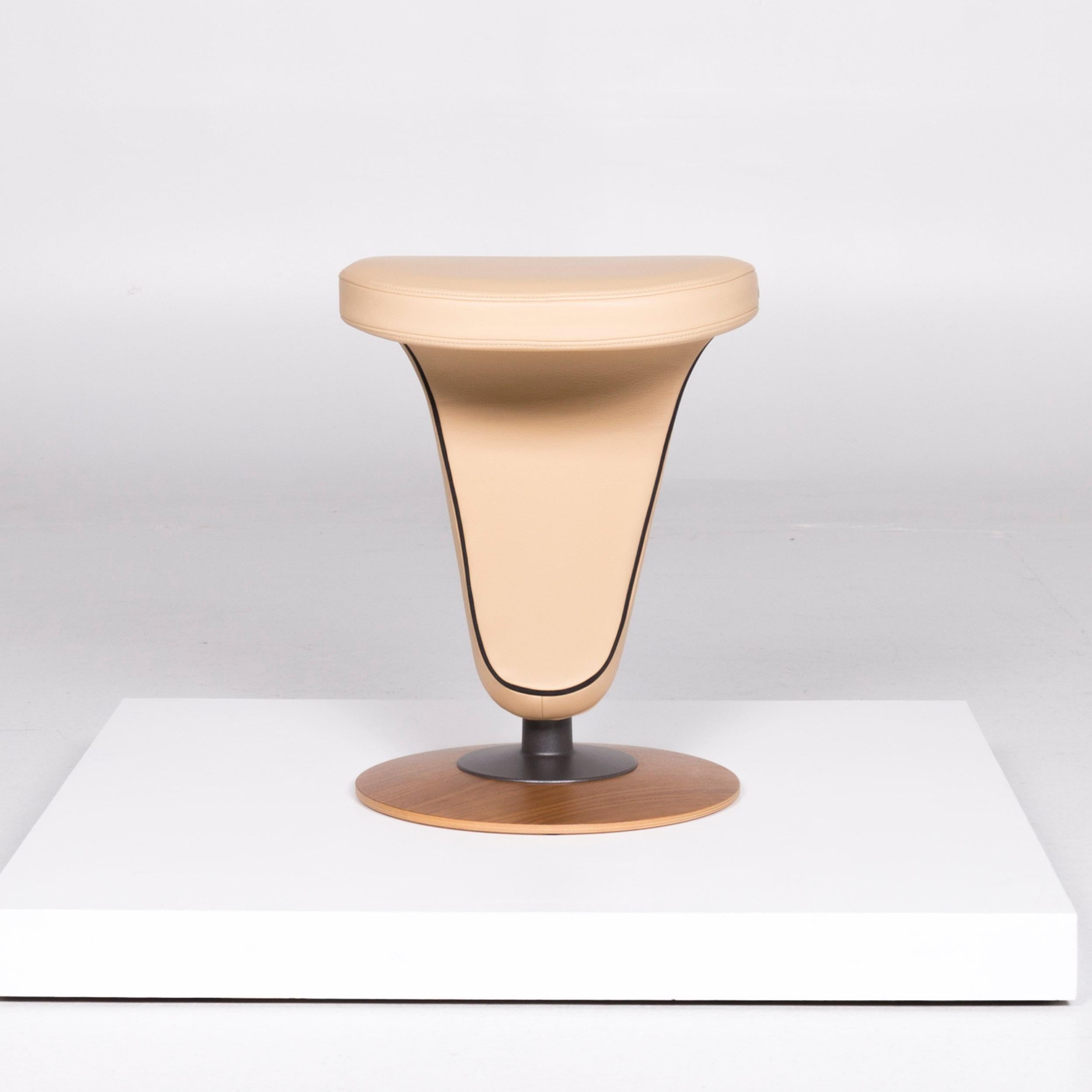 Varier Peel Designer Ledersessel von Olav Eldøy Creme Inklusive Hocker 9