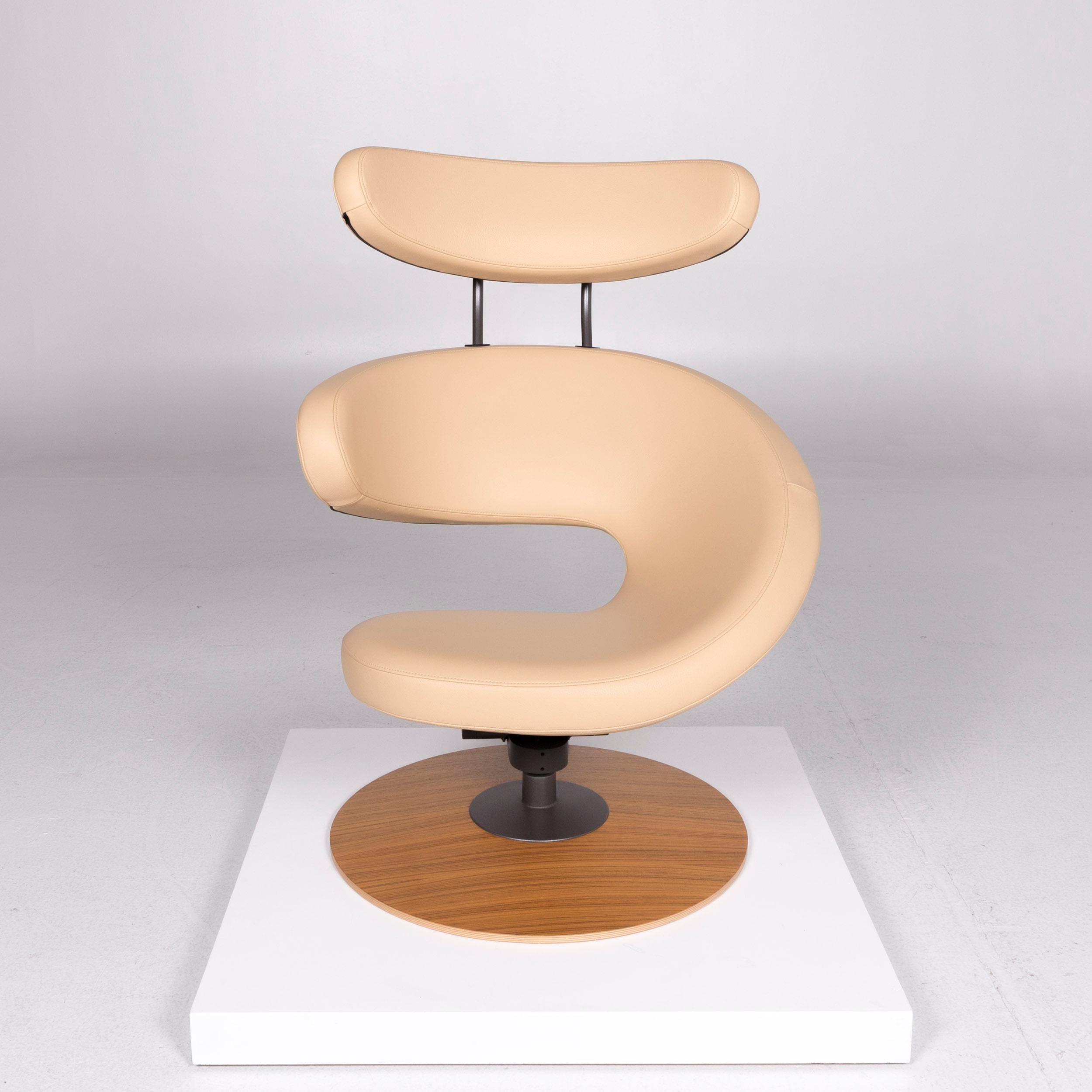 Varier Peel Designer Ledersessel von Olav Eldøy Creme Inklusive Hocker (Norwegisch)