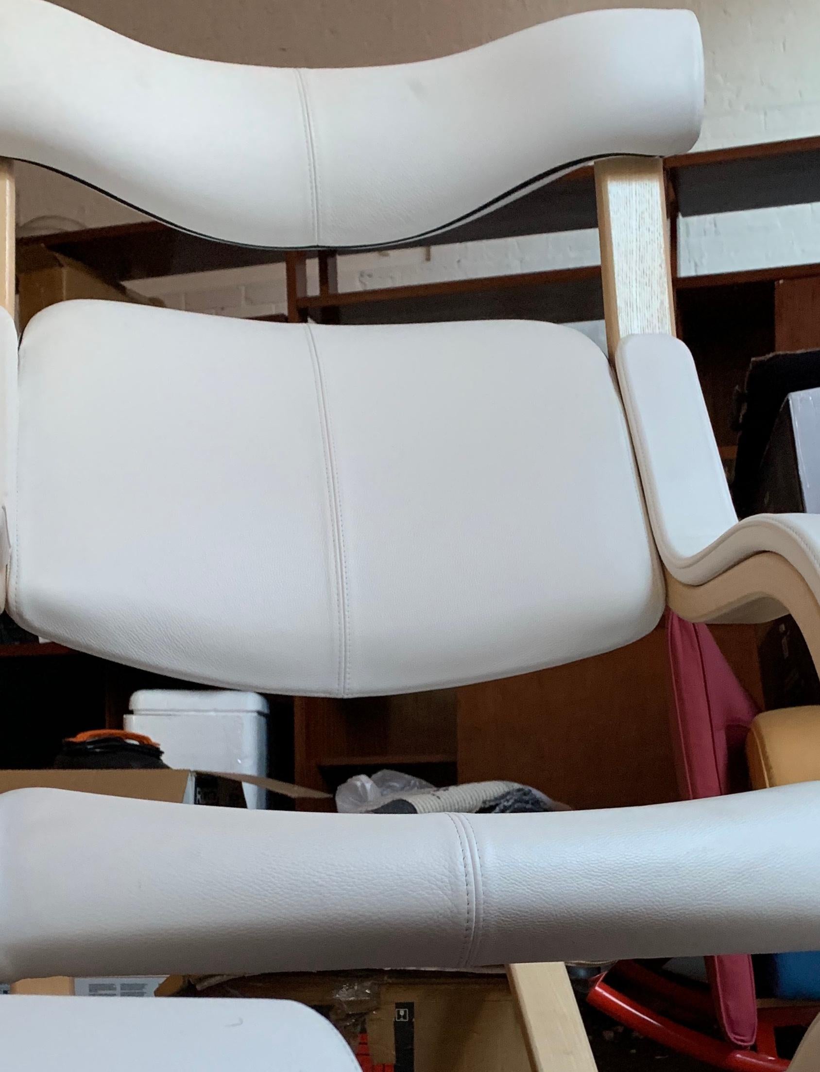 20ième siècle Chaise Varier Stokke Gravity Balans:: cuir blanc personnalisé et plage:: Peter Opsvik