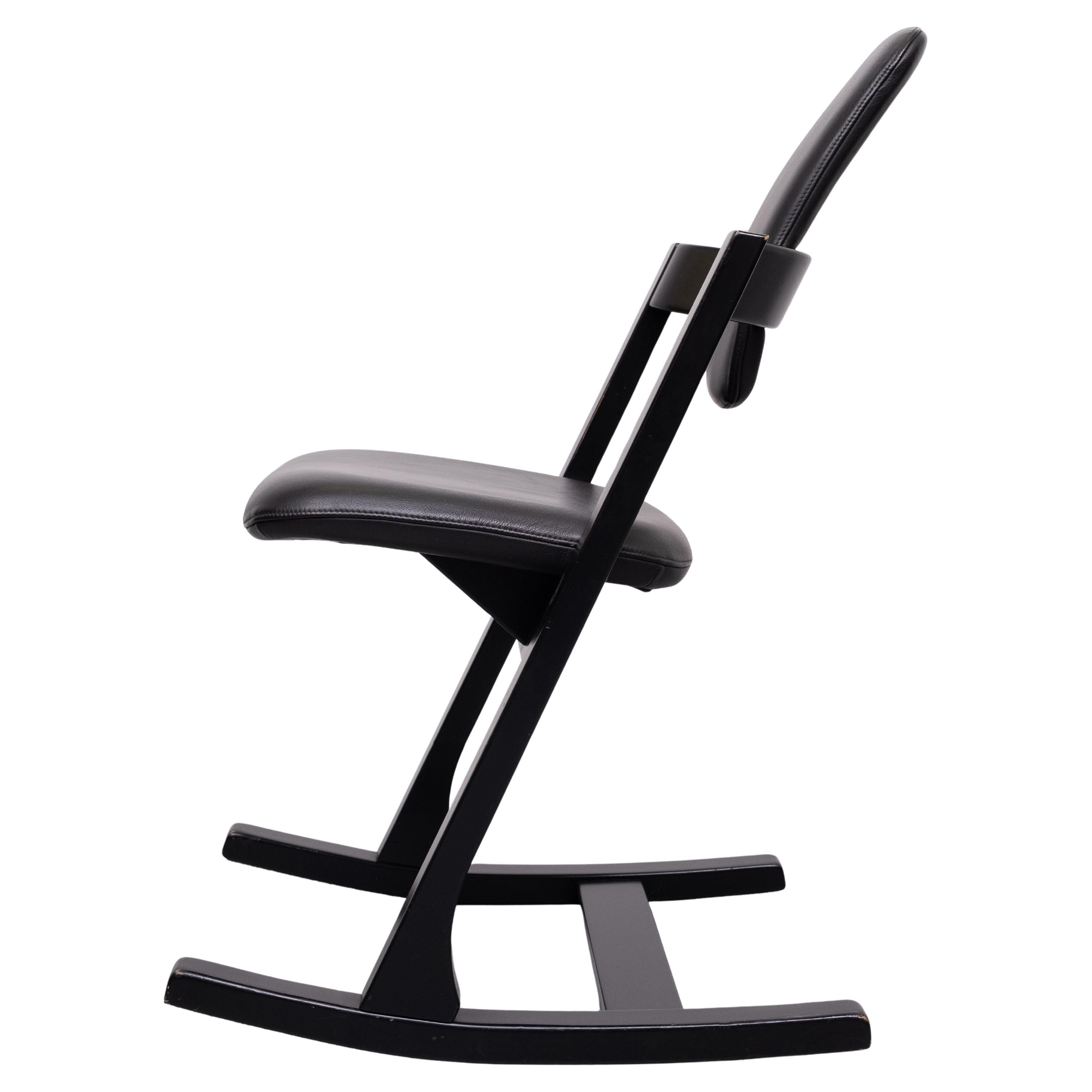 Actulum™ is an all-rounder that enables effortless movement in any situation where you might find yourself seated at a table. It is comfortable, versatile and suitable for individual workstations and conference and dining rooms alike. Tilt forward