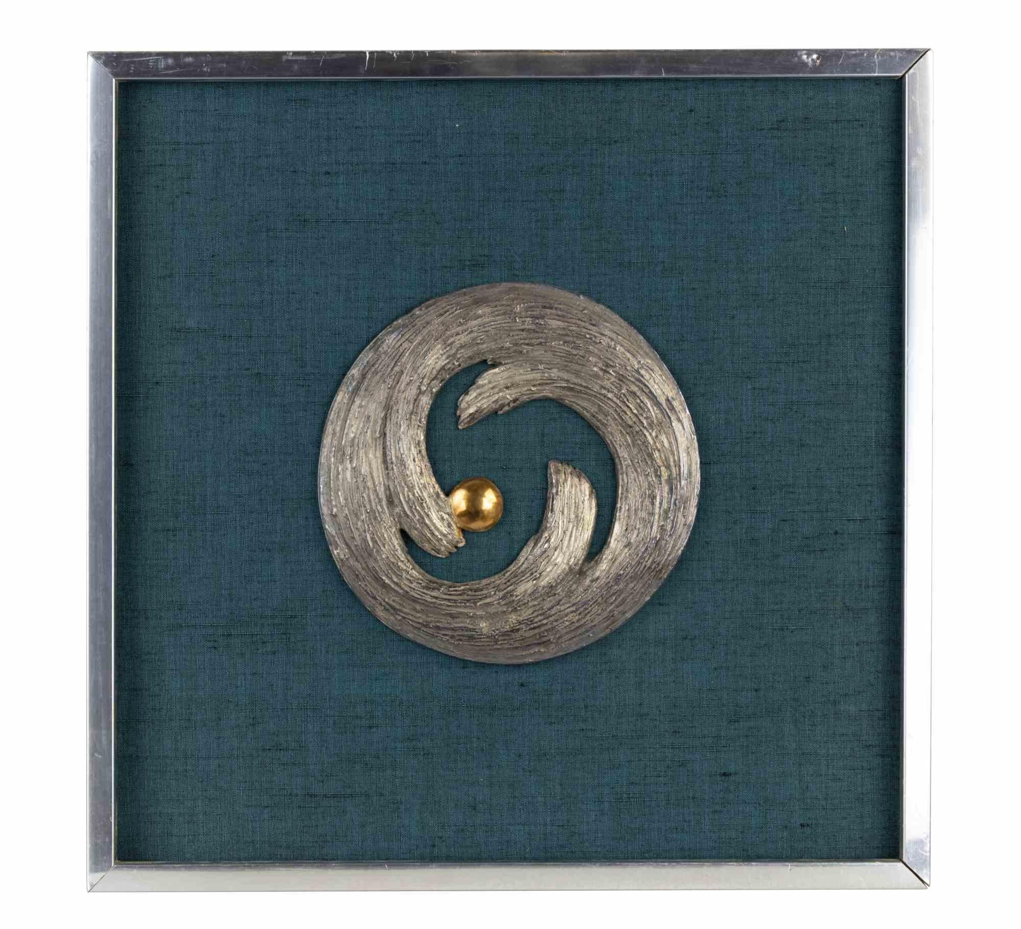 The circle of life is a contemporary artwork realized by Artist of the late 20th Century.

Bronze relief mounted on green background

Includes frame