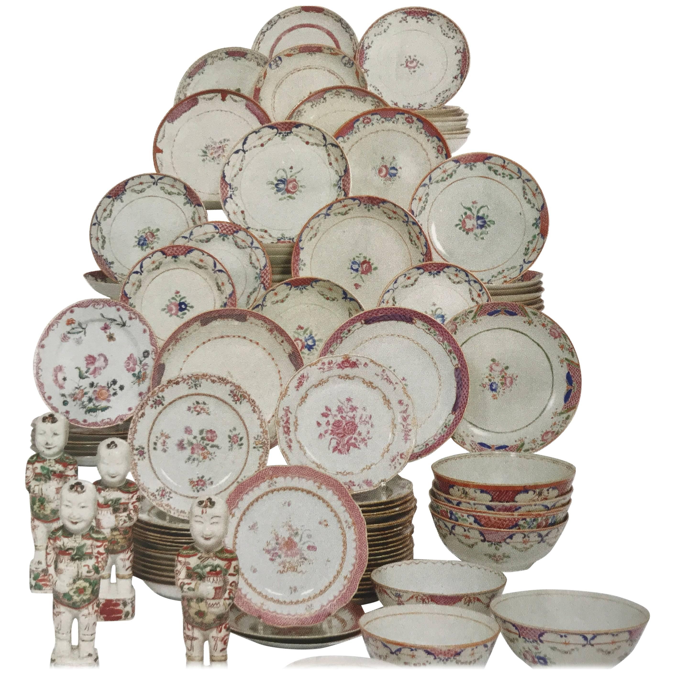 Set of Chinese Dinnerware Qing Dynasty, from Alberto Pinto Collection For Sale