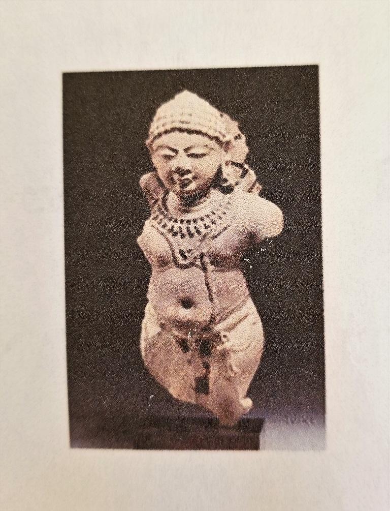 10/11C Pot-Bellied Vishnu Buff Sandstone Sculpture For Sale 3