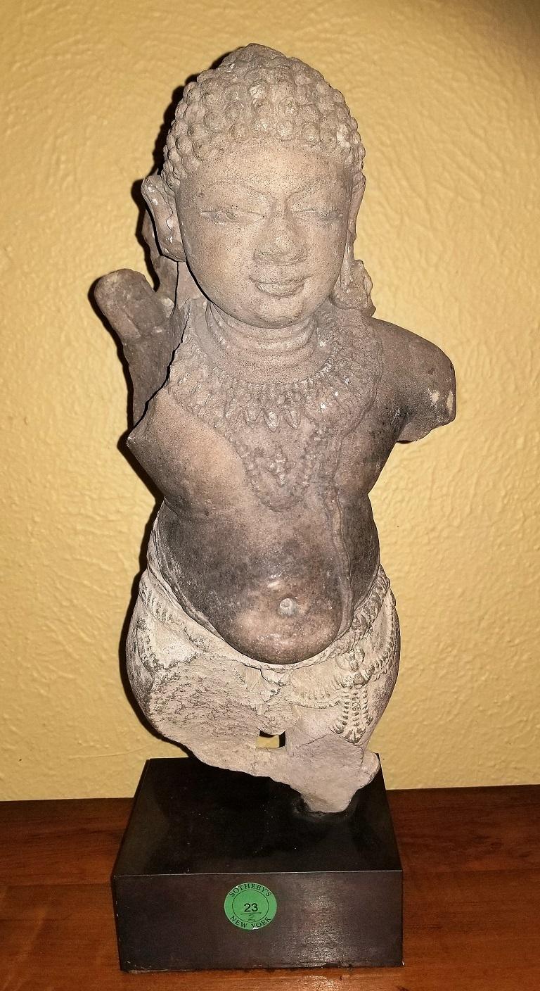 10/11C Topf-Beleuchtung Vishnu Buff Sandstein-Skulptur im Angebot 4