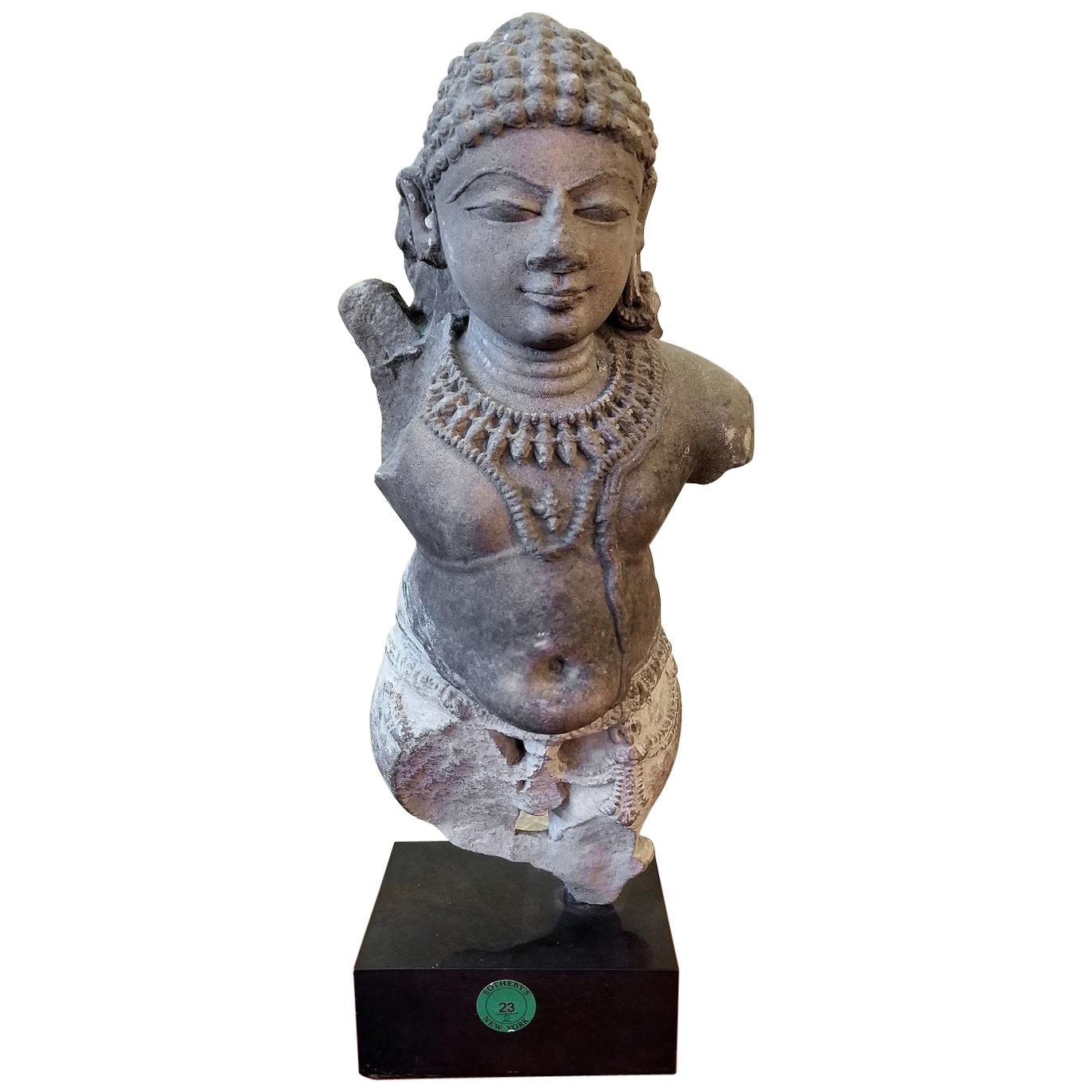 10/11C Topf-Beleuchtung Vishnu Buff Sandstein-Skulptur