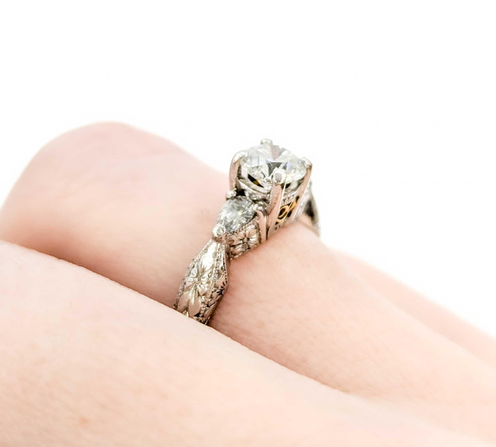 Taille ronde Varna, bague de fiançailles filigrane en deux tons en vente