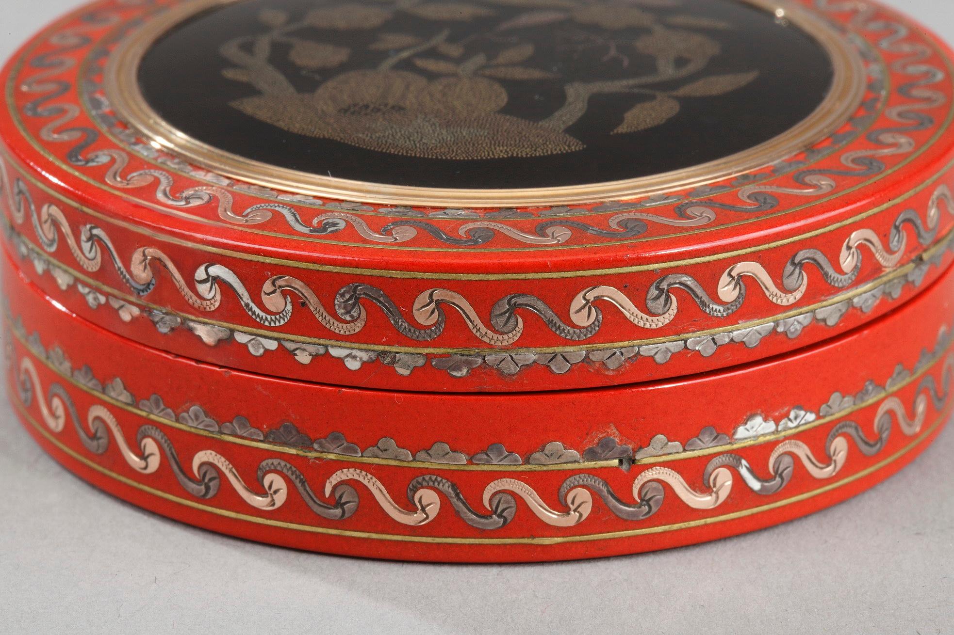Mid-18th Century Composition of red tortoiseshell gold piqué-work box, 18th century For Sale