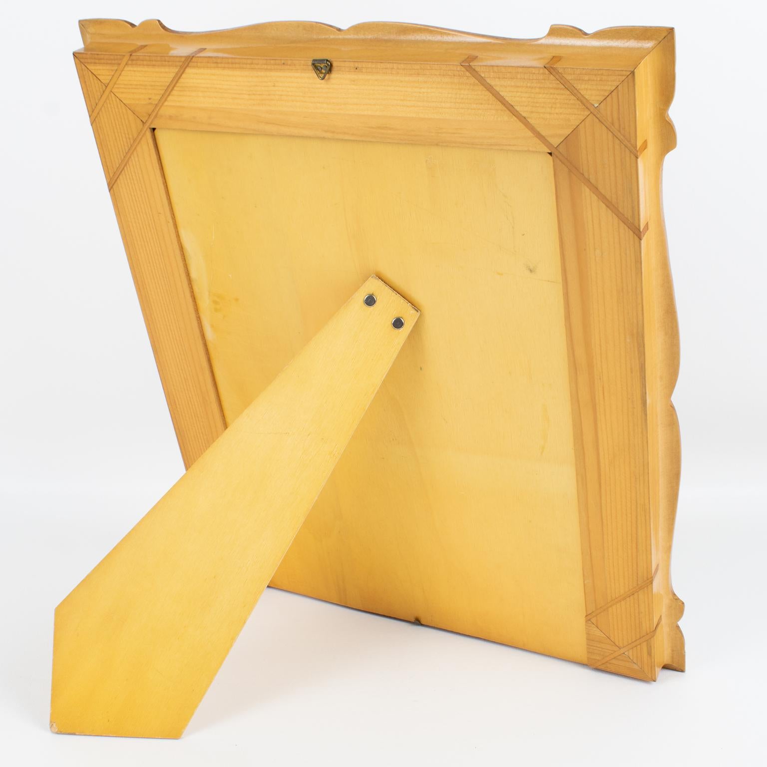 Marco de fotos de madera de sicomoro tallada en barniz, años 40 Italiano en venta
