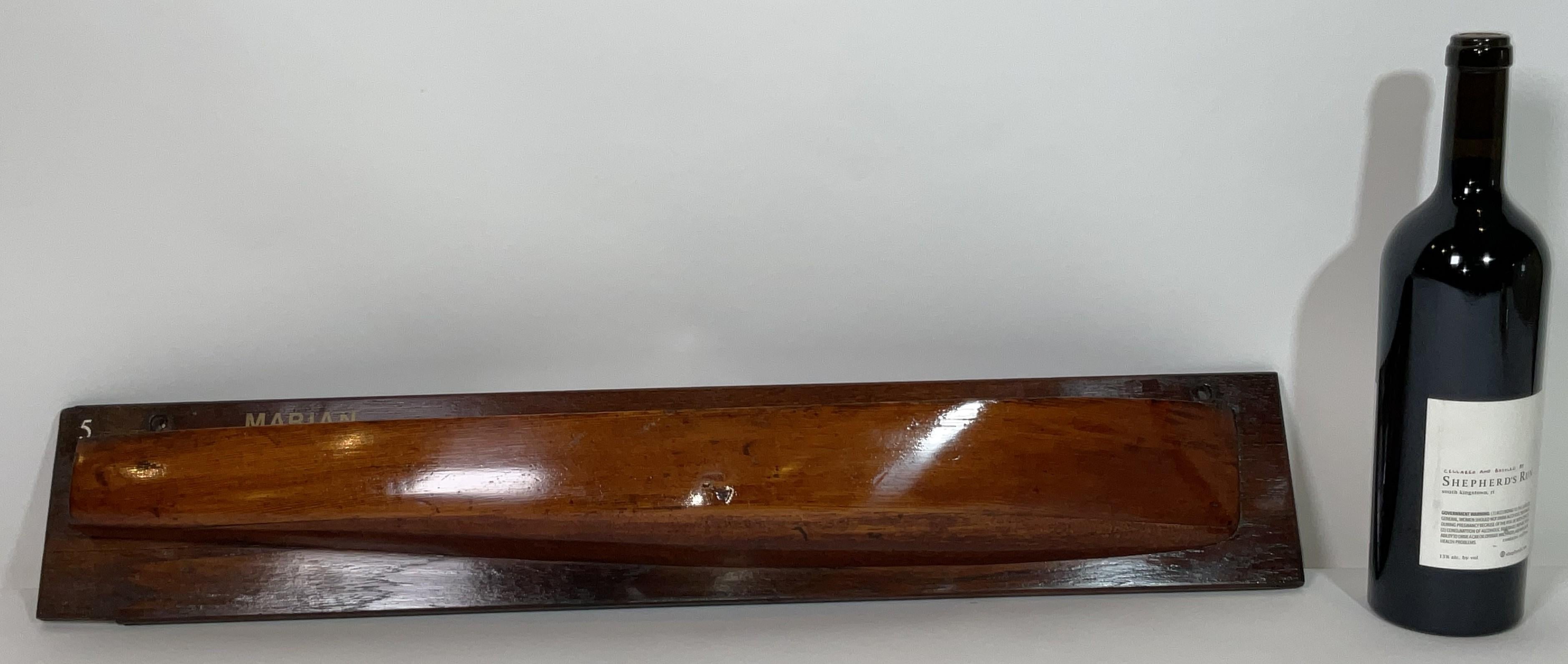 Varnished Half Model of a Yacht In condizioni buone in vendita a Norwell, MA