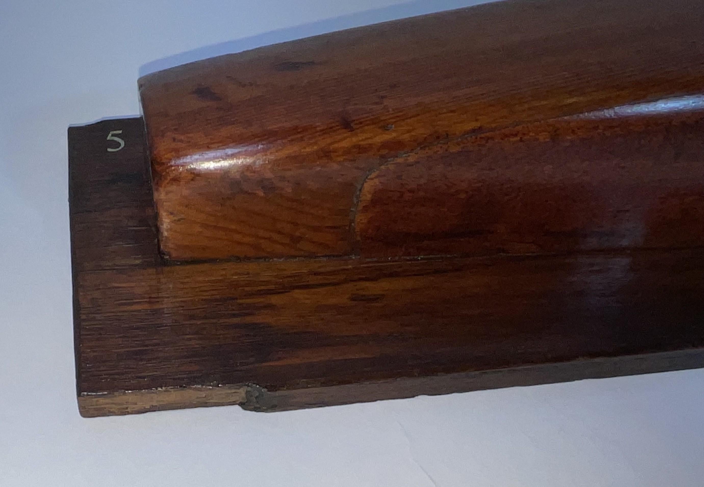 Varnished Half Model of a Yacht in vendita 1