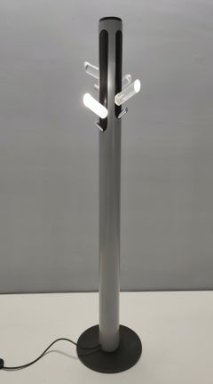 Perchero iluminado de hierro barnizado, acero y plexiglás, Italia