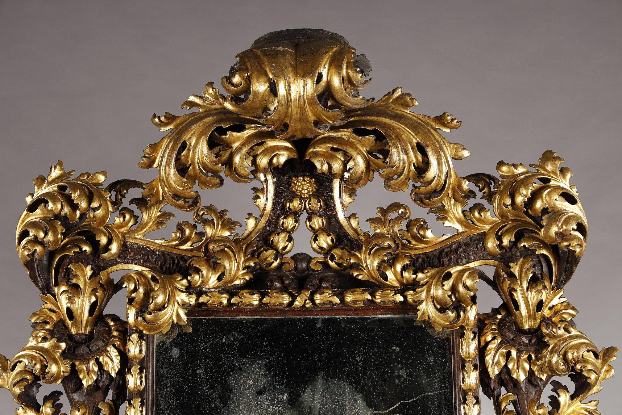 Début du XVIIIe siècle Très grand cadre de miroir baroque romain en vente